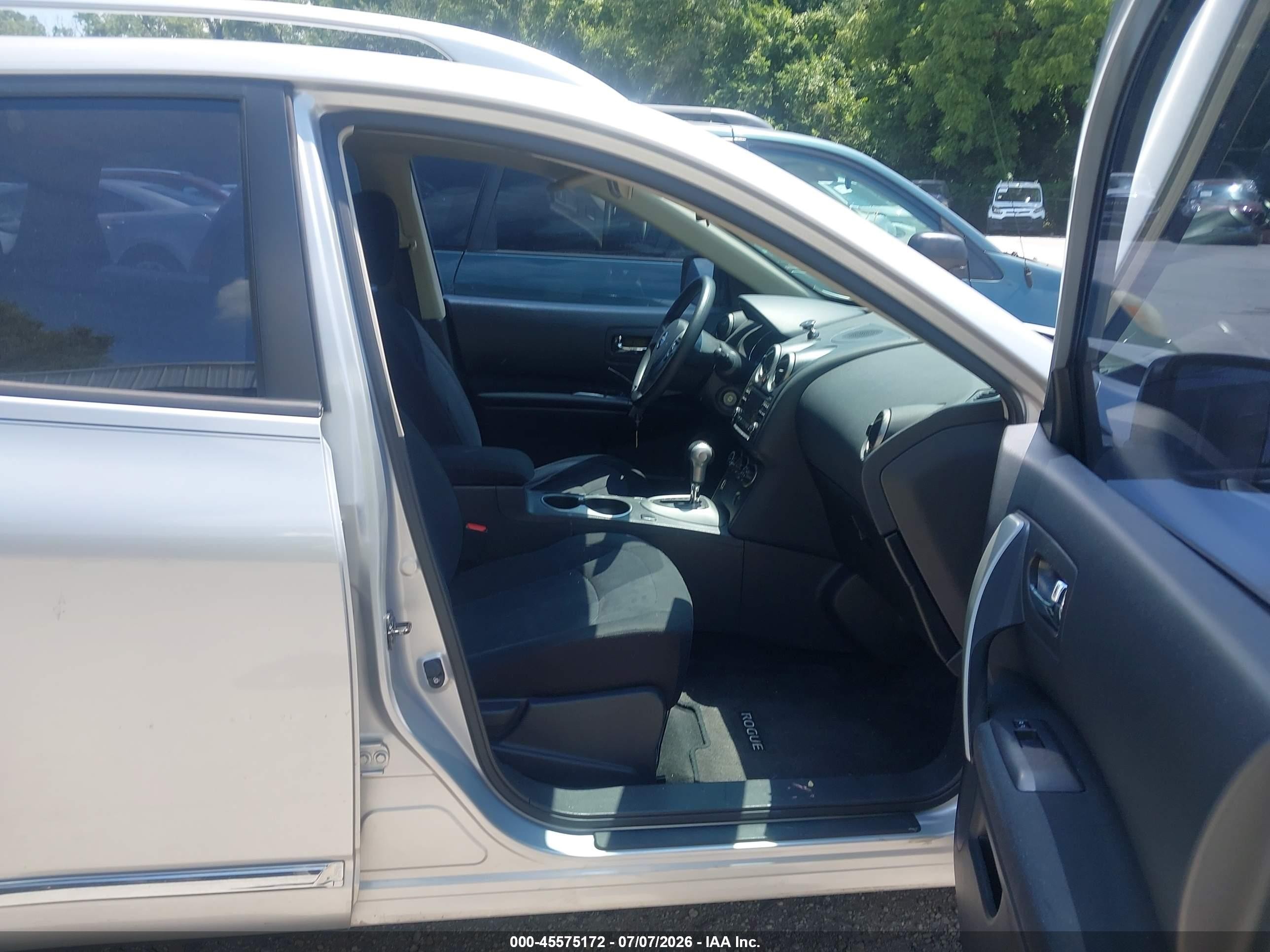 2015 Nissan Rogue Select S Silver vin: JN8AS5MT7FW667884