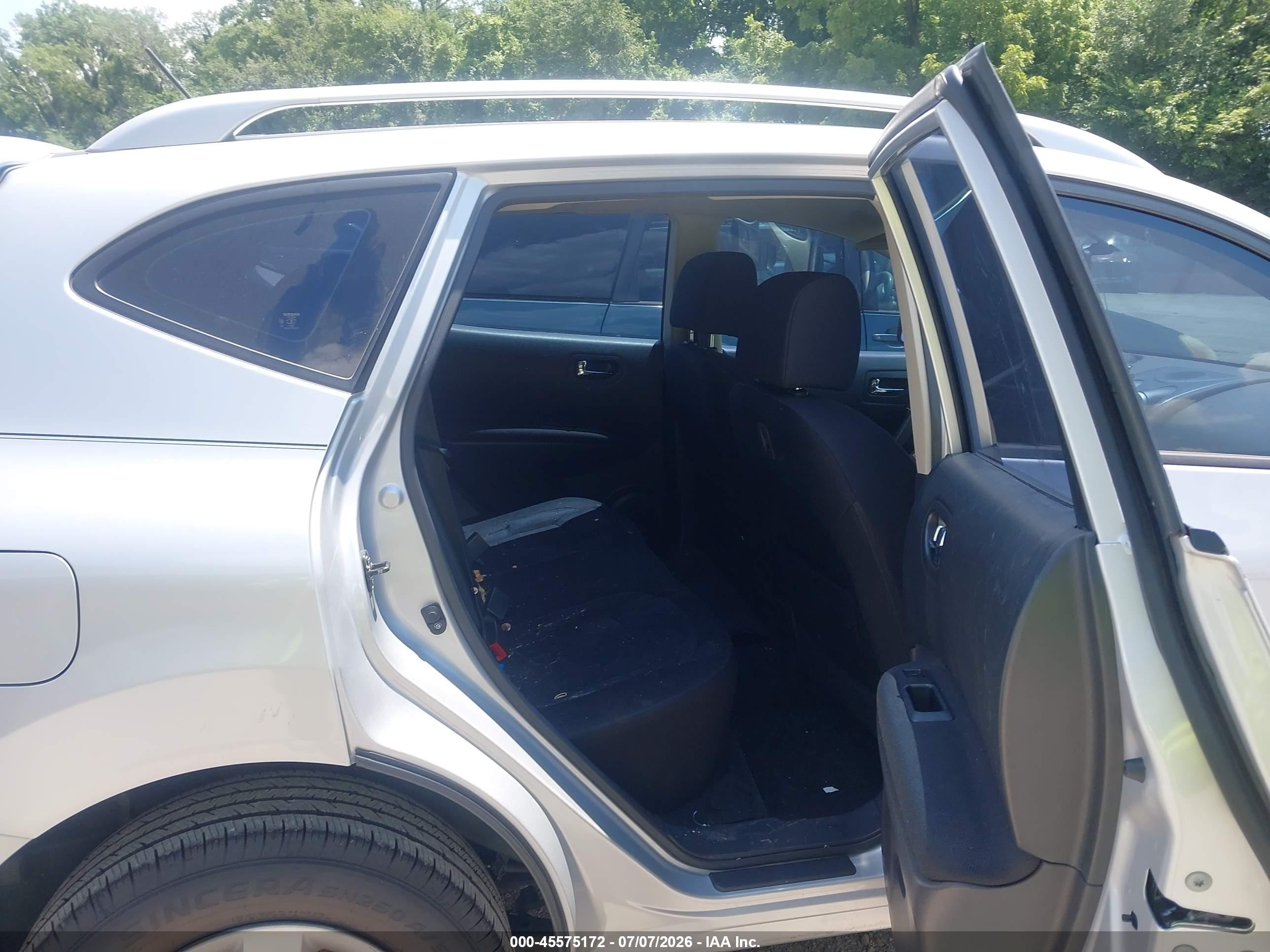 2015 Nissan Rogue Select S Silver vin: JN8AS5MT7FW667884