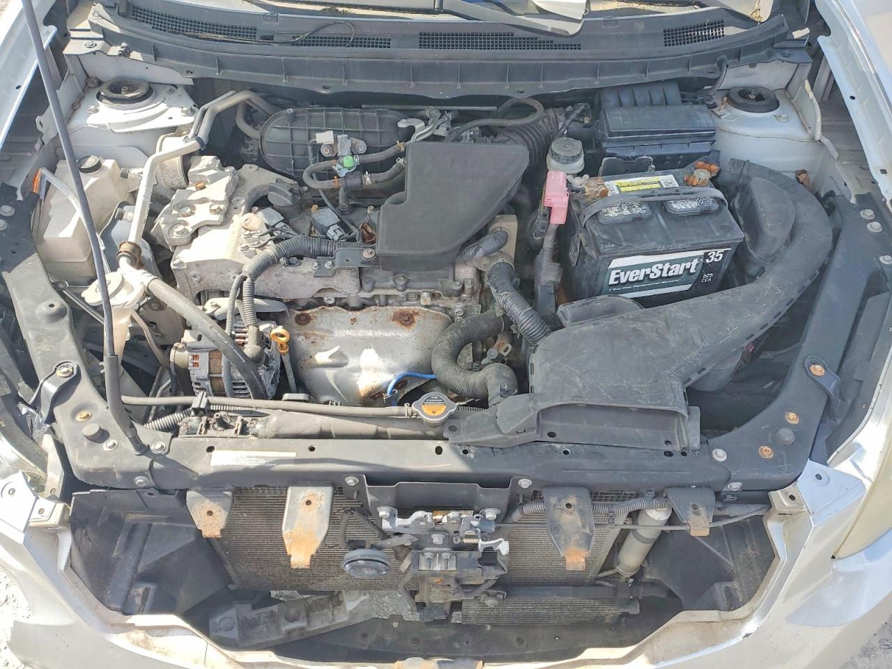 2011 Nissan Rogue S Silver vin: JN8AS5MT8BW172572