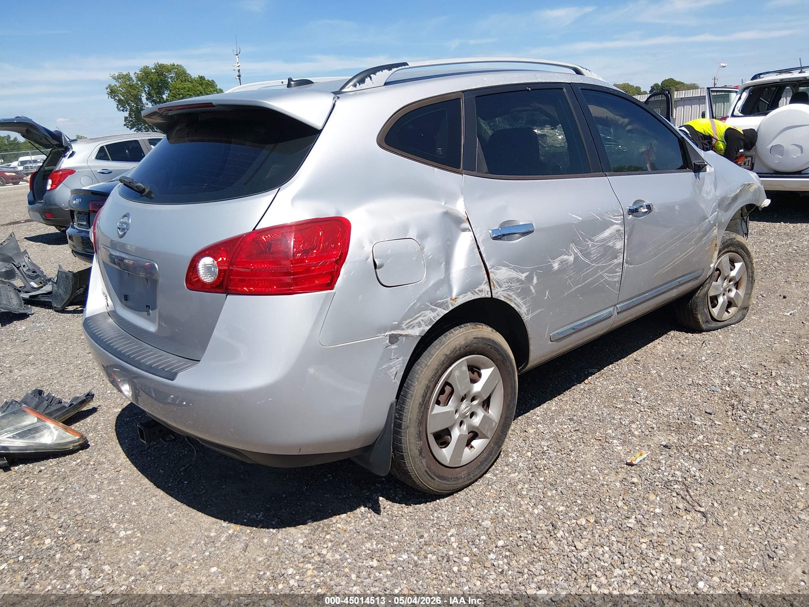 2014 Nissan Rogue Select S Silver vin: JN8AS5MT8EW613055