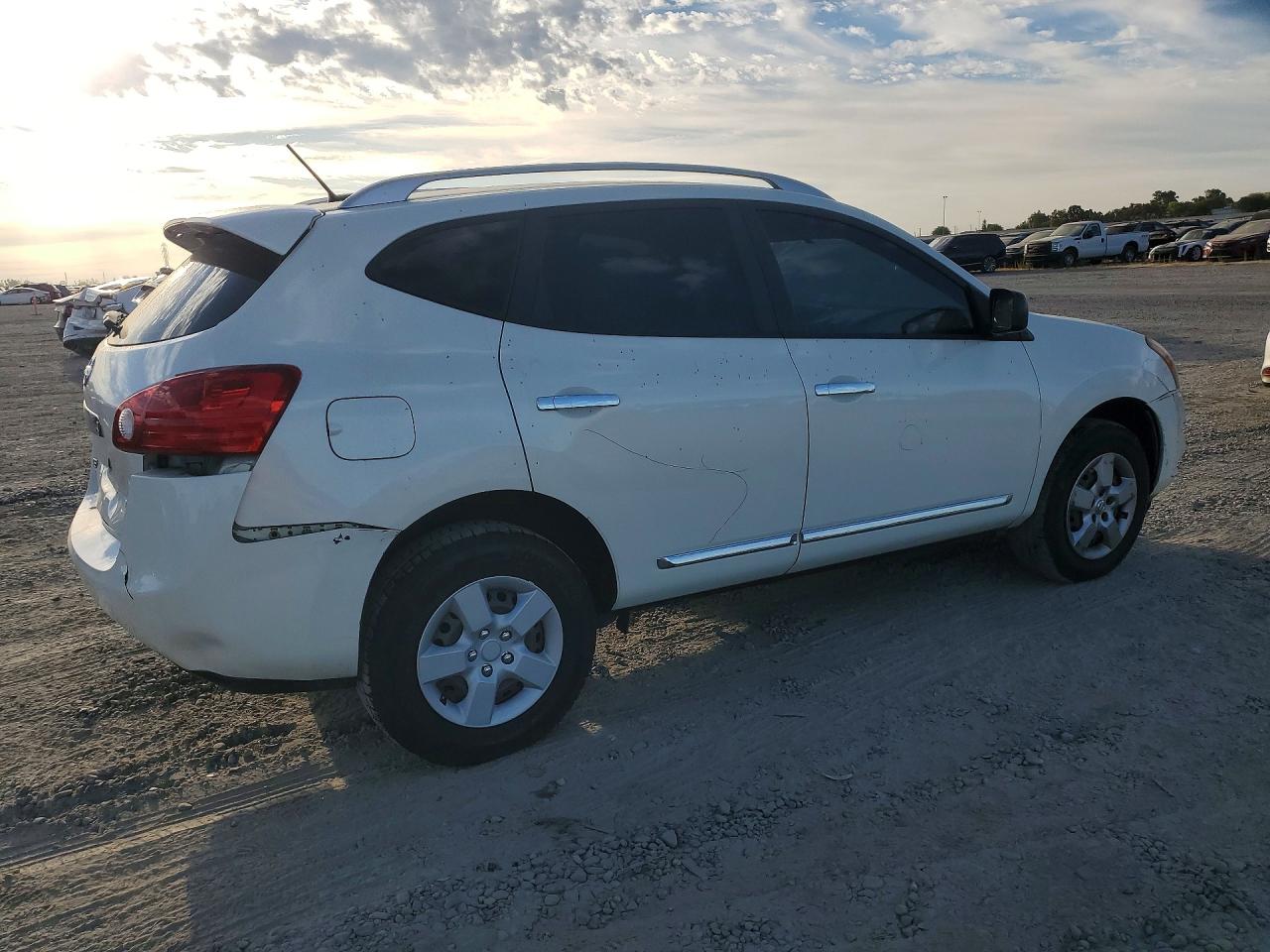 2014 Nissan Rogue Select S White vin: JN8AS5MT8EW625044