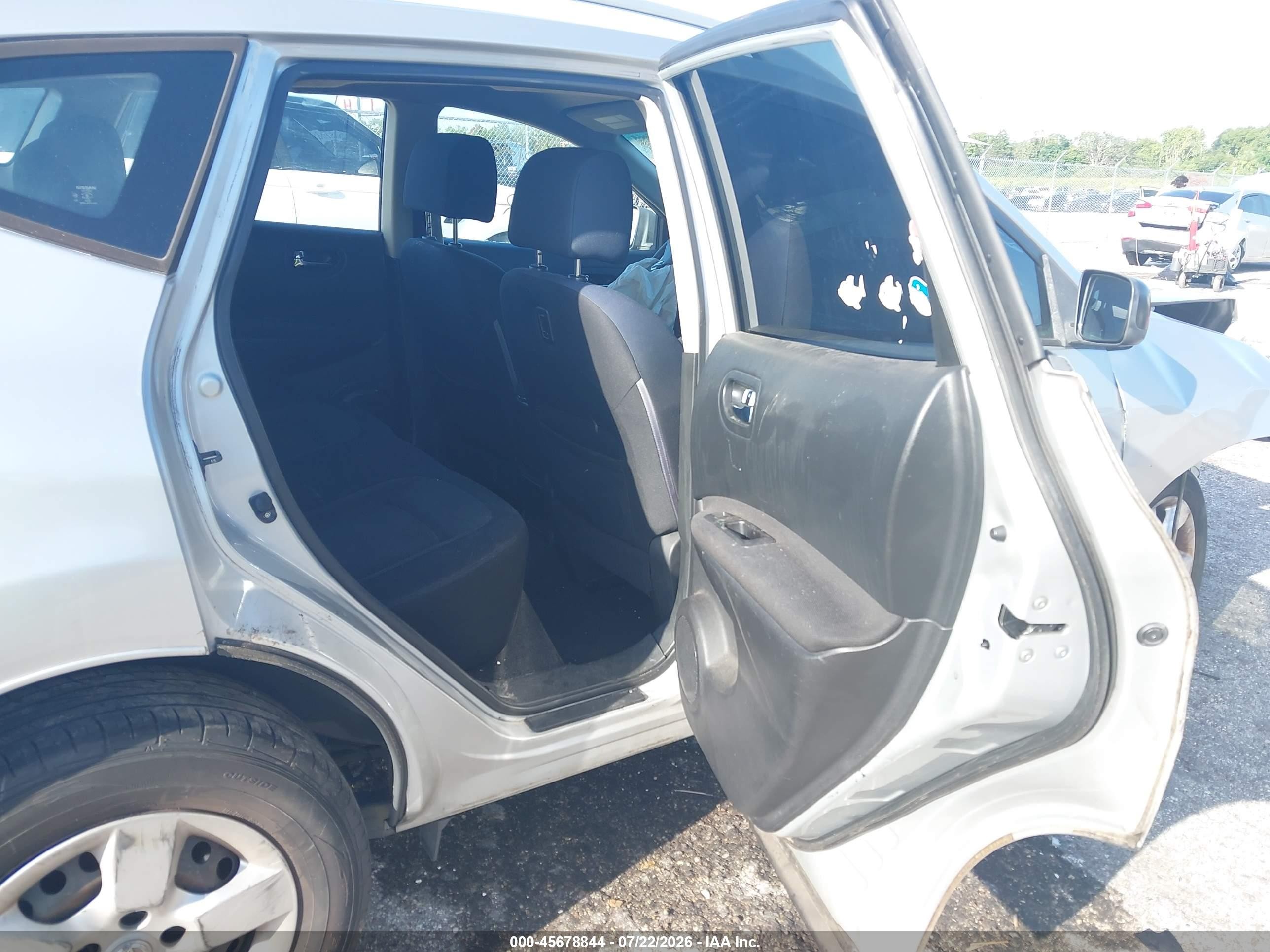 2015 Nissan Rogue Select S Silver vin: JN8AS5MT8FW650902