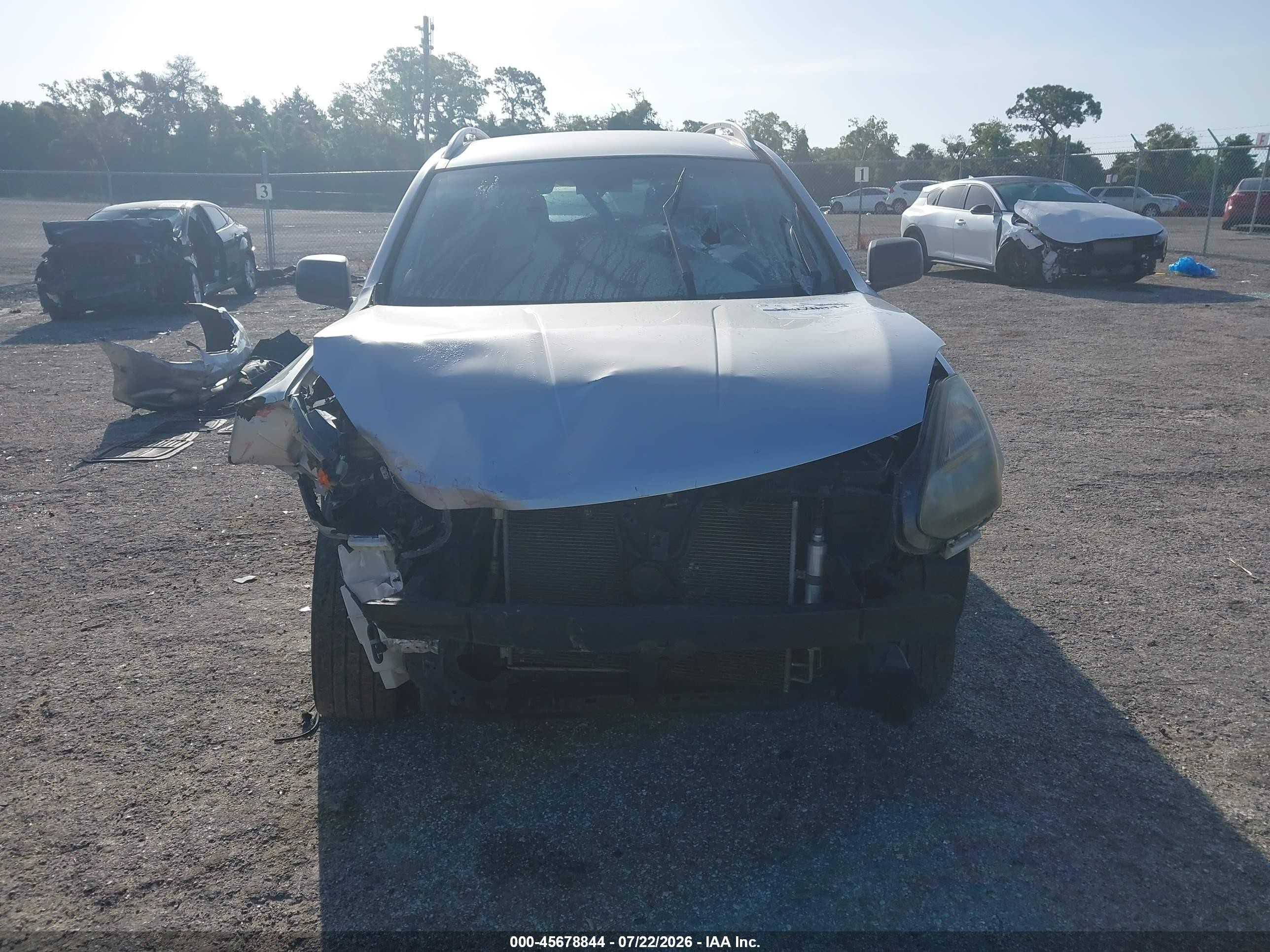 2015 Nissan Rogue Select S Silver vin: JN8AS5MT8FW650902
