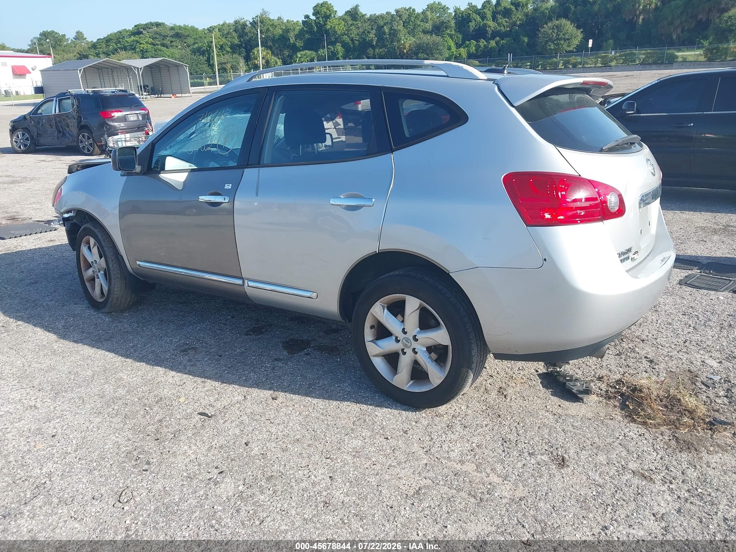 2015 Nissan Rogue Select S Silver vin: JN8AS5MT8FW650902