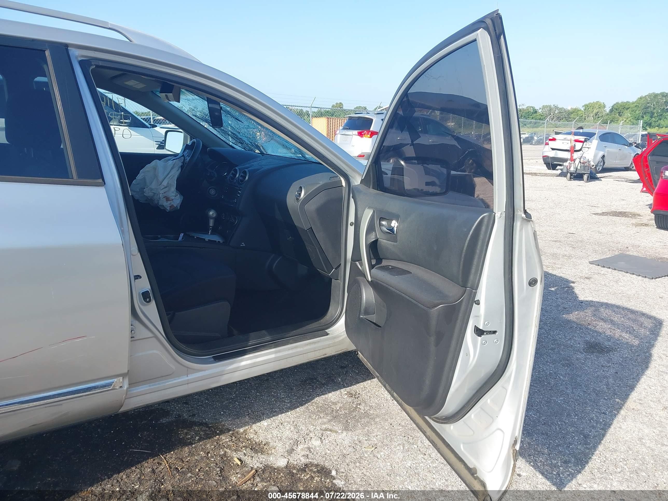 2015 Nissan Rogue Select S Silver vin: JN8AS5MT8FW650902