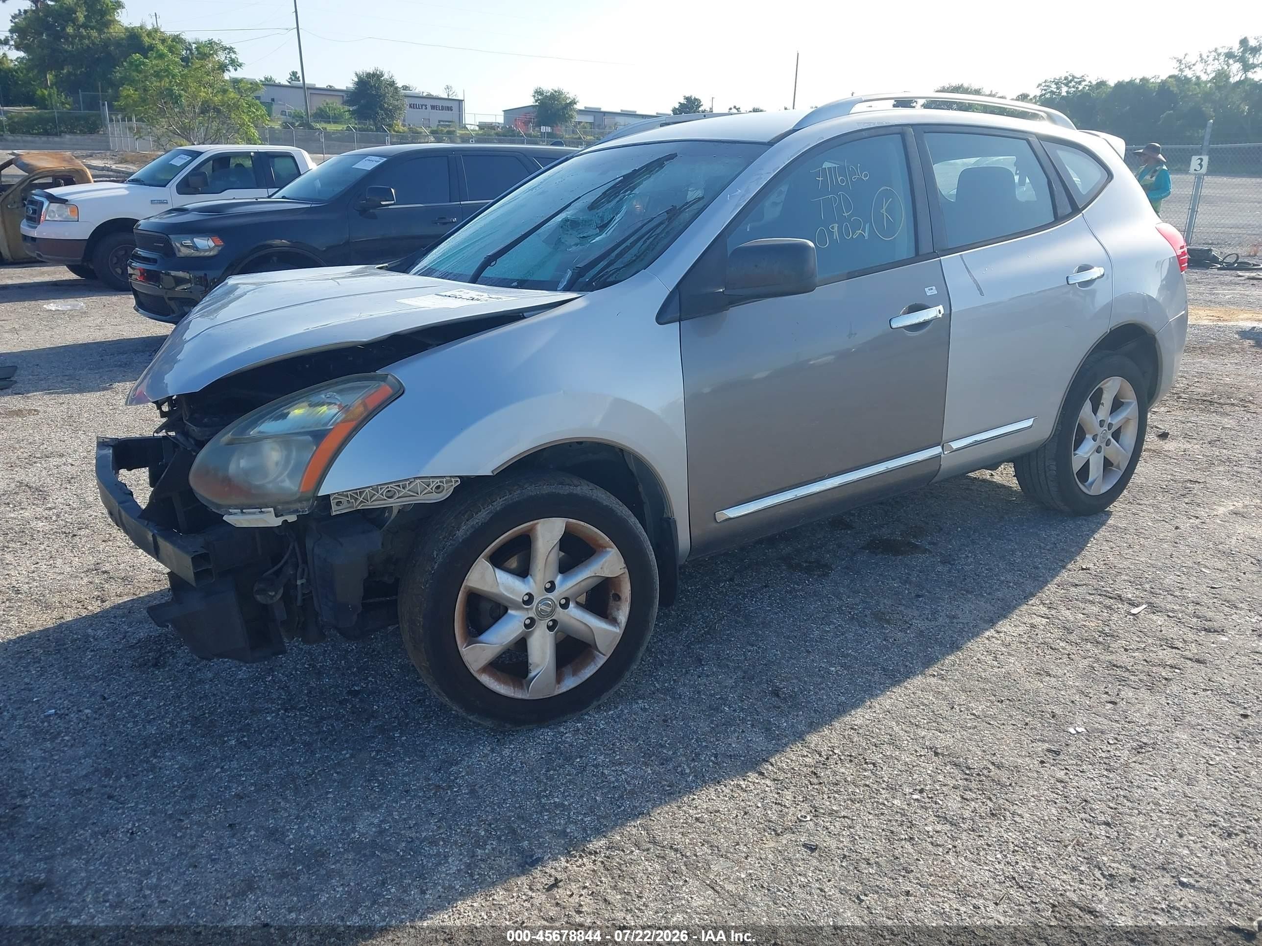 2015 Nissan Rogue Select S Silver vin: JN8AS5MT8FW650902