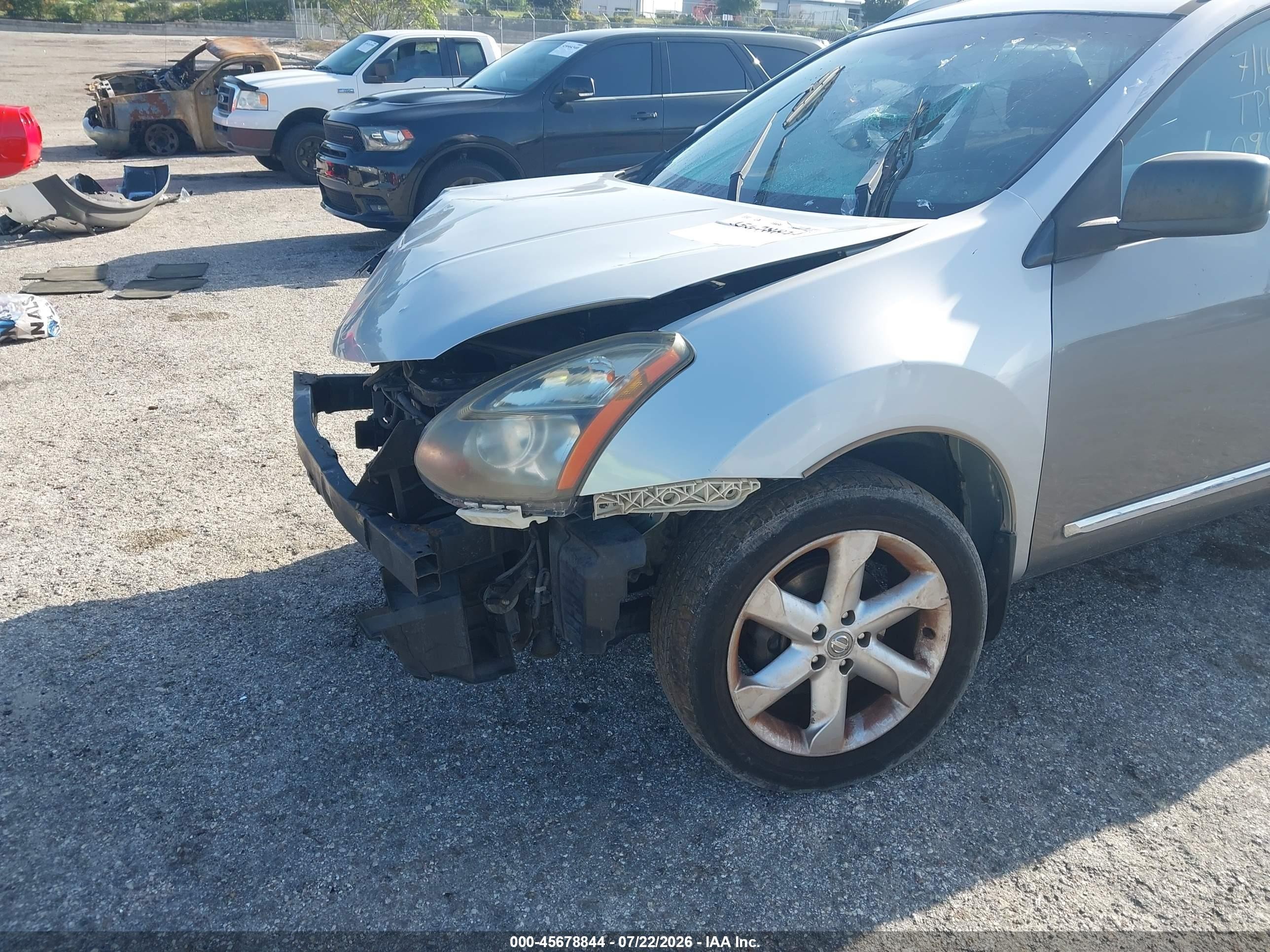 2015 Nissan Rogue Select S Silver vin: JN8AS5MT8FW650902