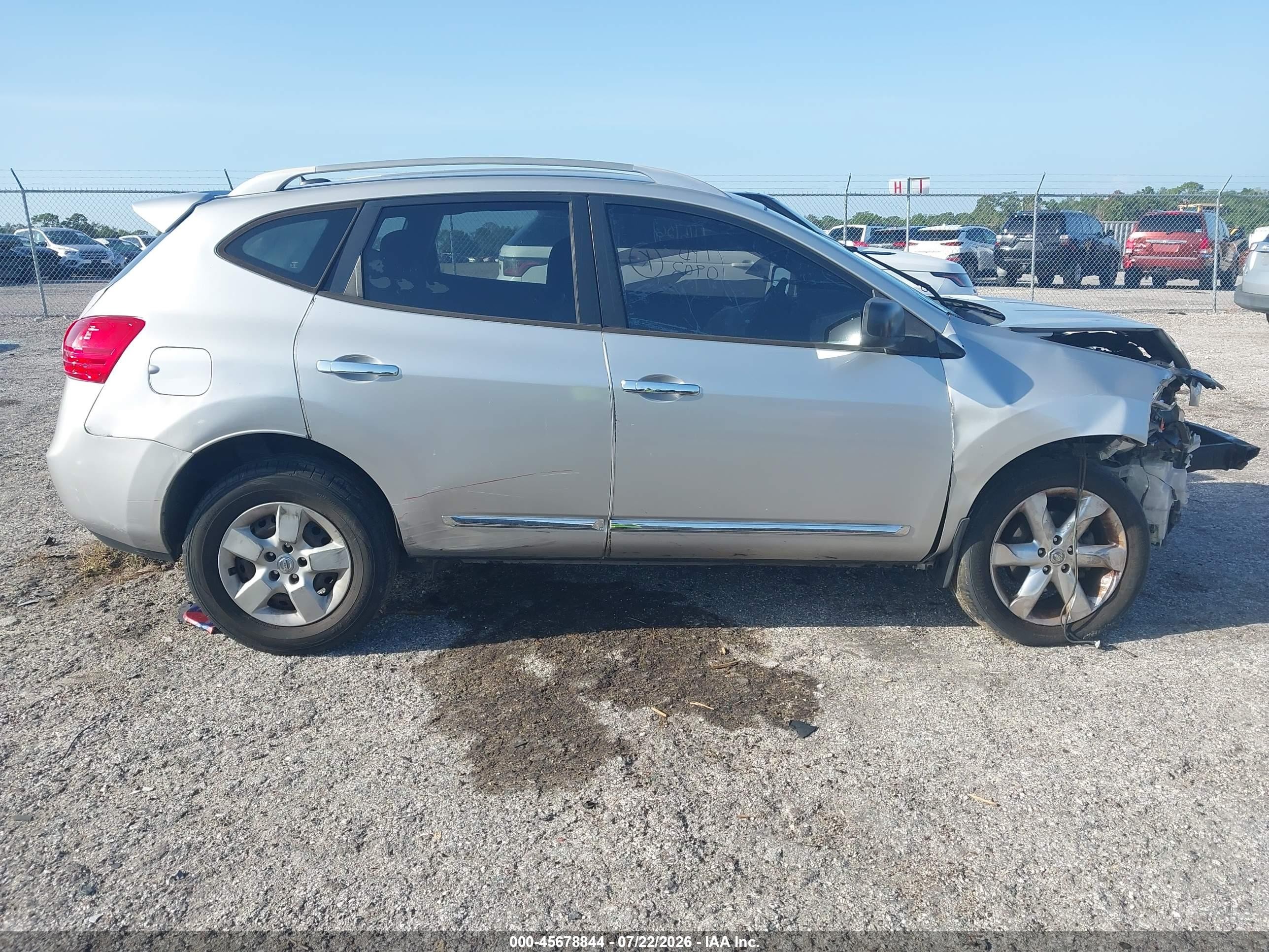 2015 Nissan Rogue Select S Silver vin: JN8AS5MT8FW650902