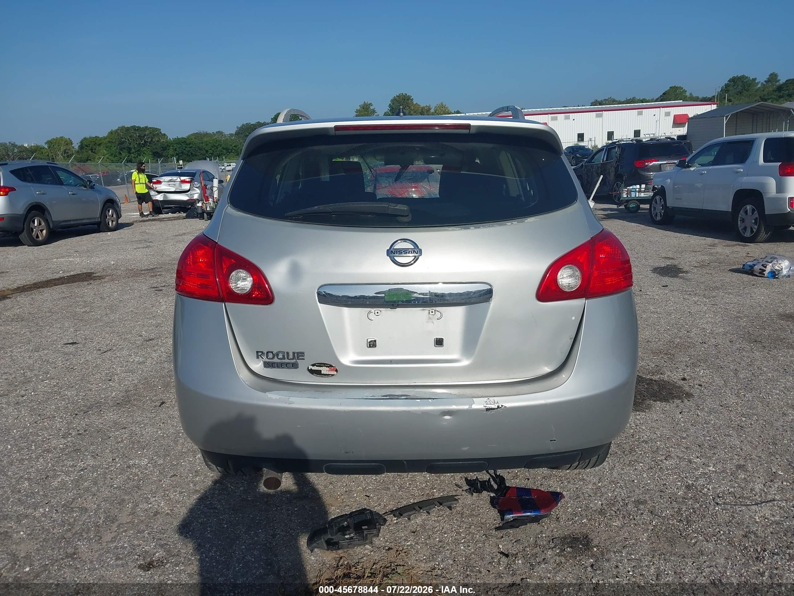 2015 Nissan Rogue Select S Silver vin: JN8AS5MT8FW650902