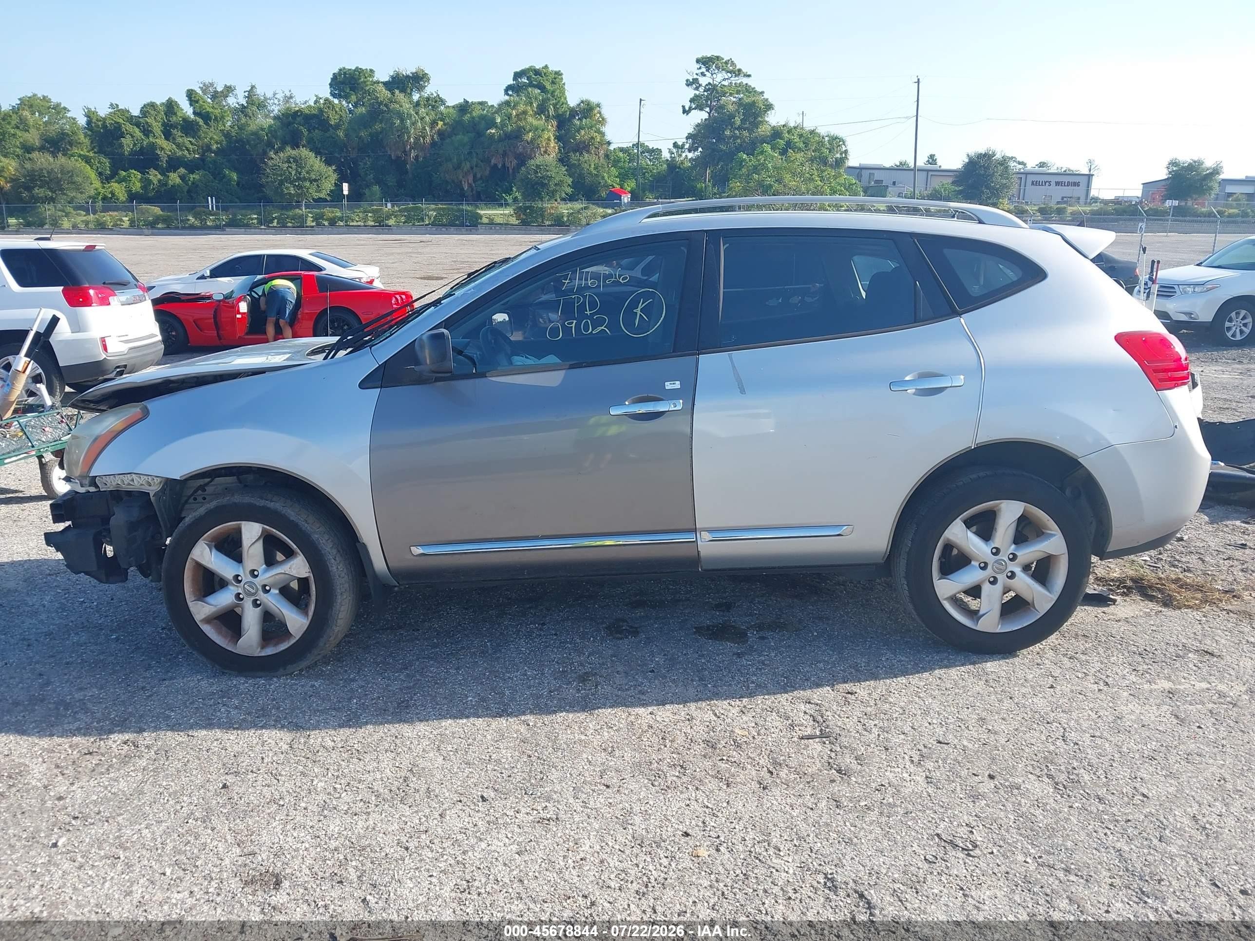 2015 Nissan Rogue Select S Silver vin: JN8AS5MT8FW650902