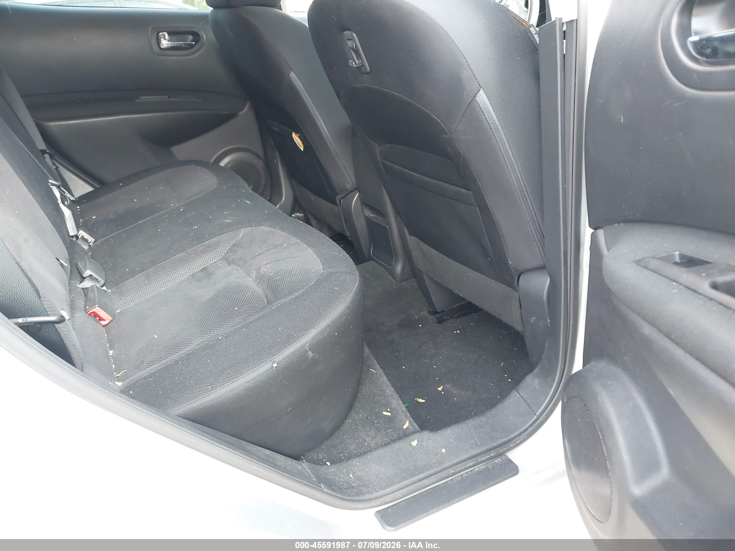 2015 Nissan Rogue Select S Silver vin: JN8AS5MT8FW651399