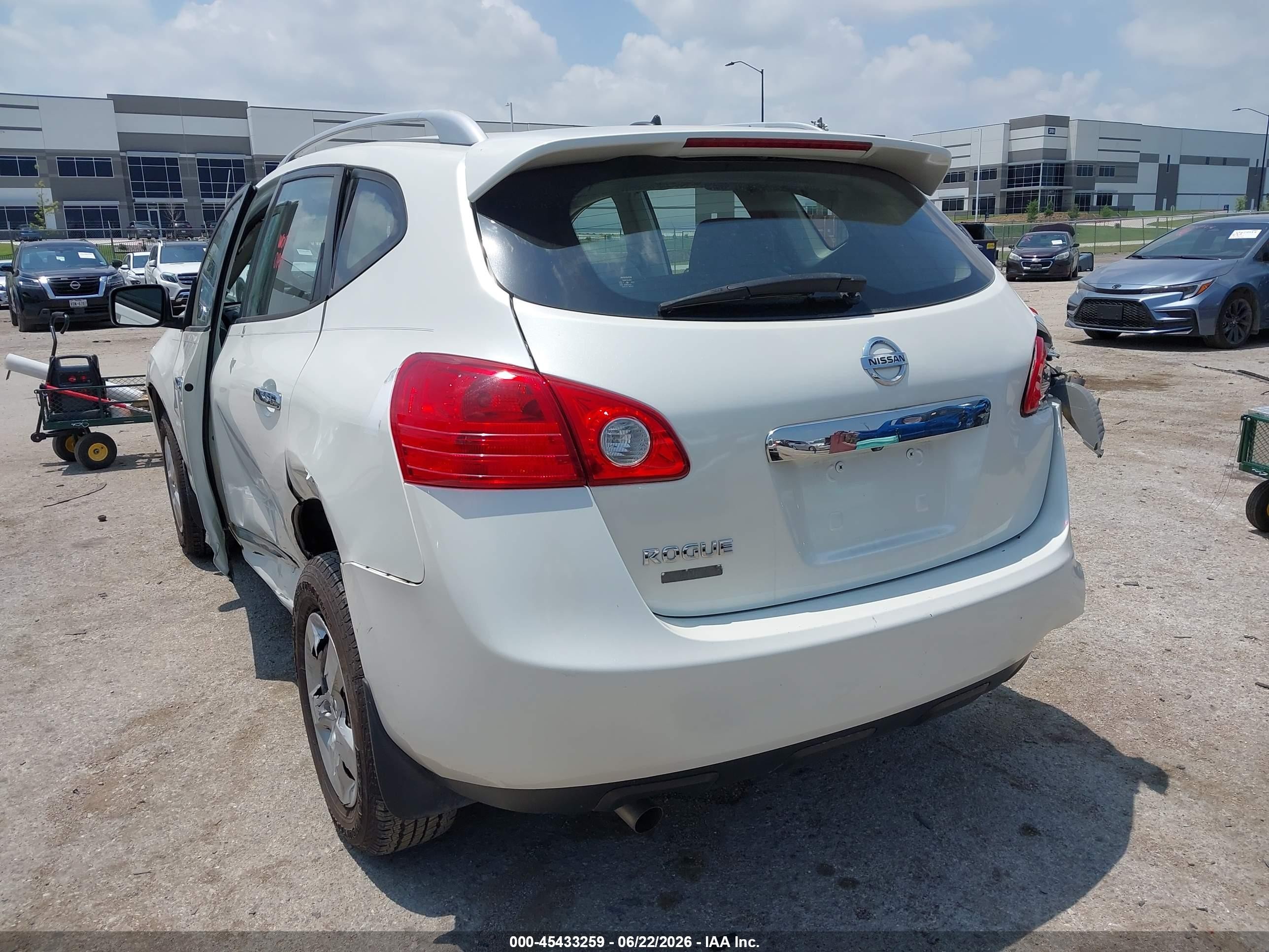 2015 Nissan Rogue Select S White vin: JN8AS5MT8FW651452