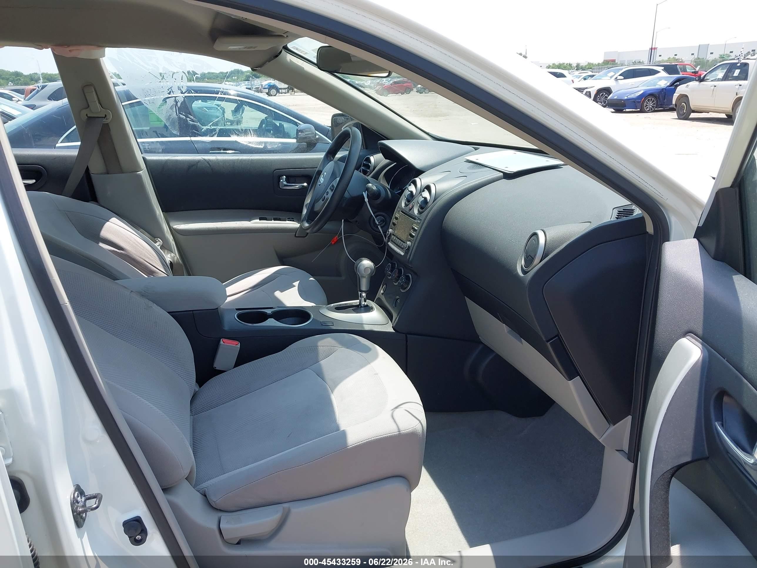 2015 Nissan Rogue Select S White vin: JN8AS5MT8FW651452