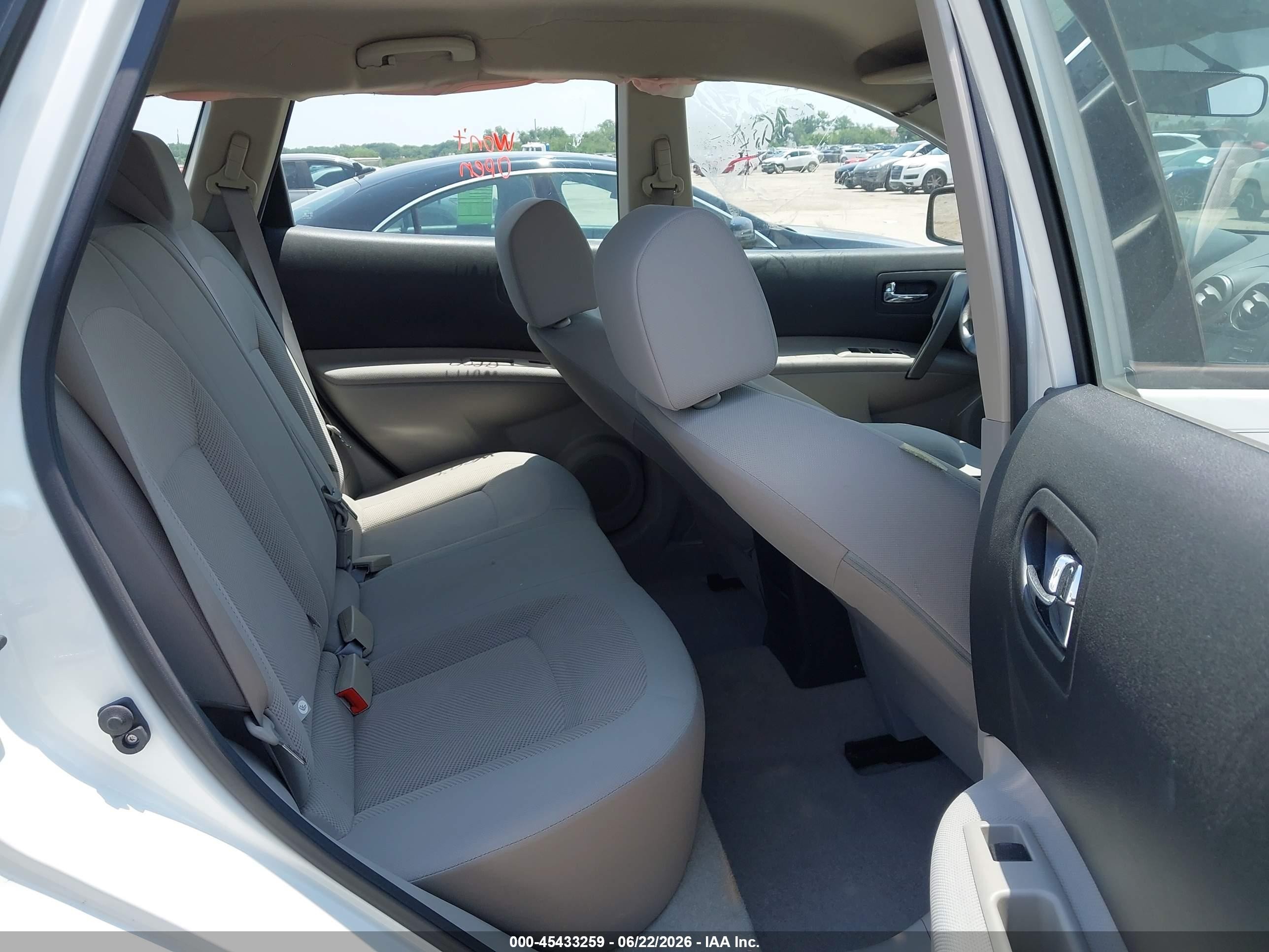 2015 Nissan Rogue Select S White vin: JN8AS5MT8FW651452