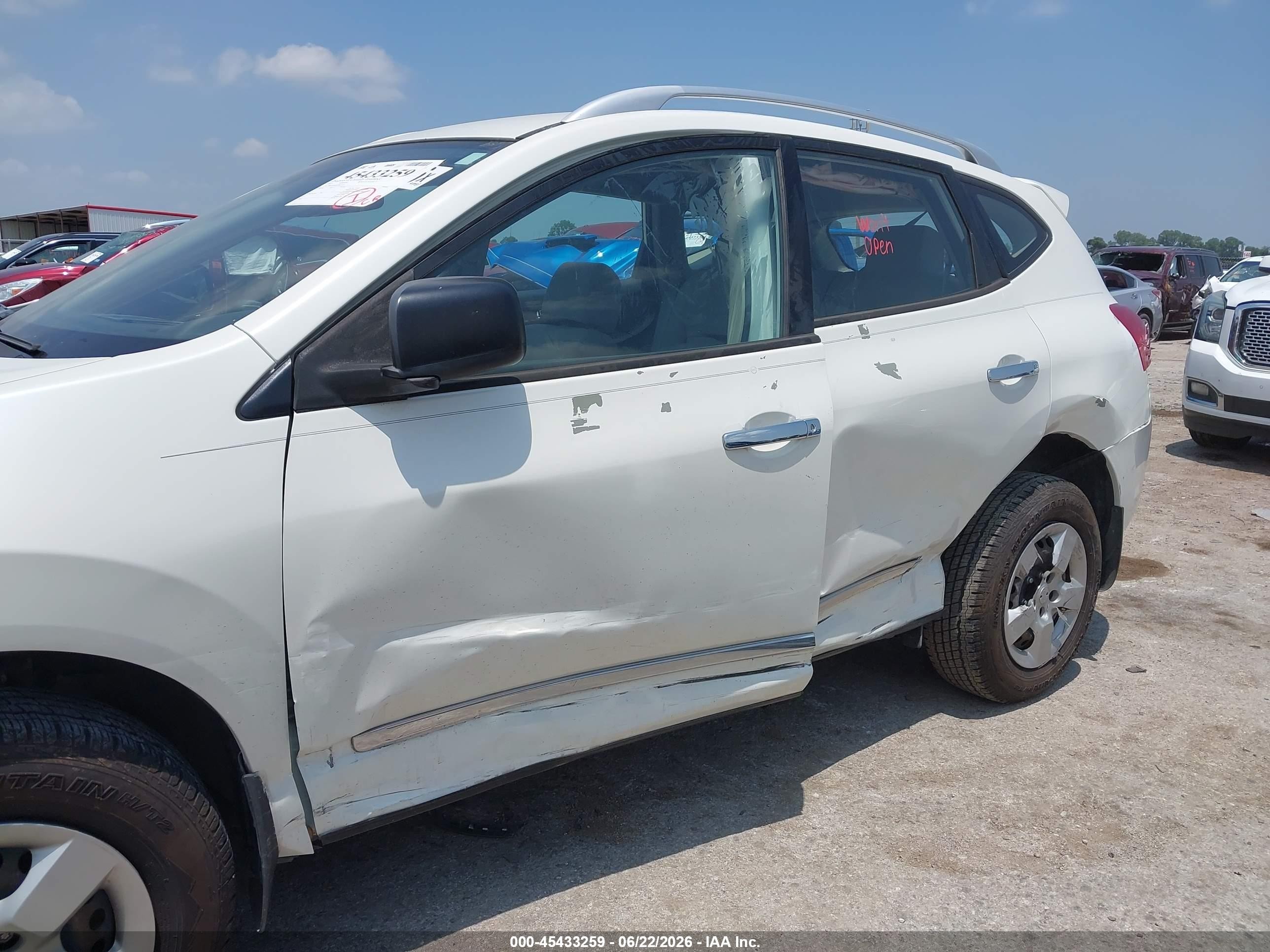 2015 Nissan Rogue Select S White vin: JN8AS5MT8FW651452