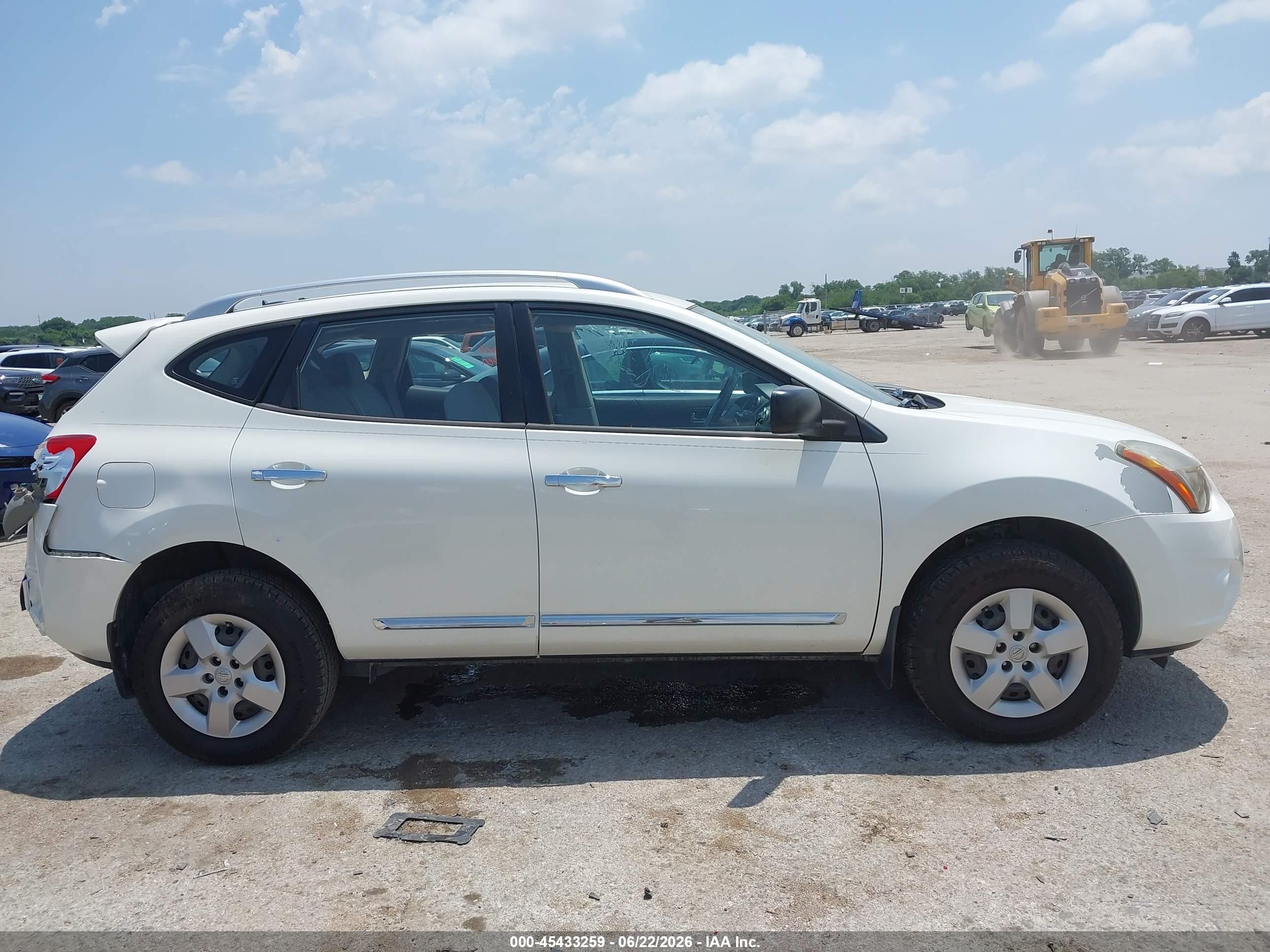 2015 Nissan Rogue Select S White vin: JN8AS5MT8FW651452