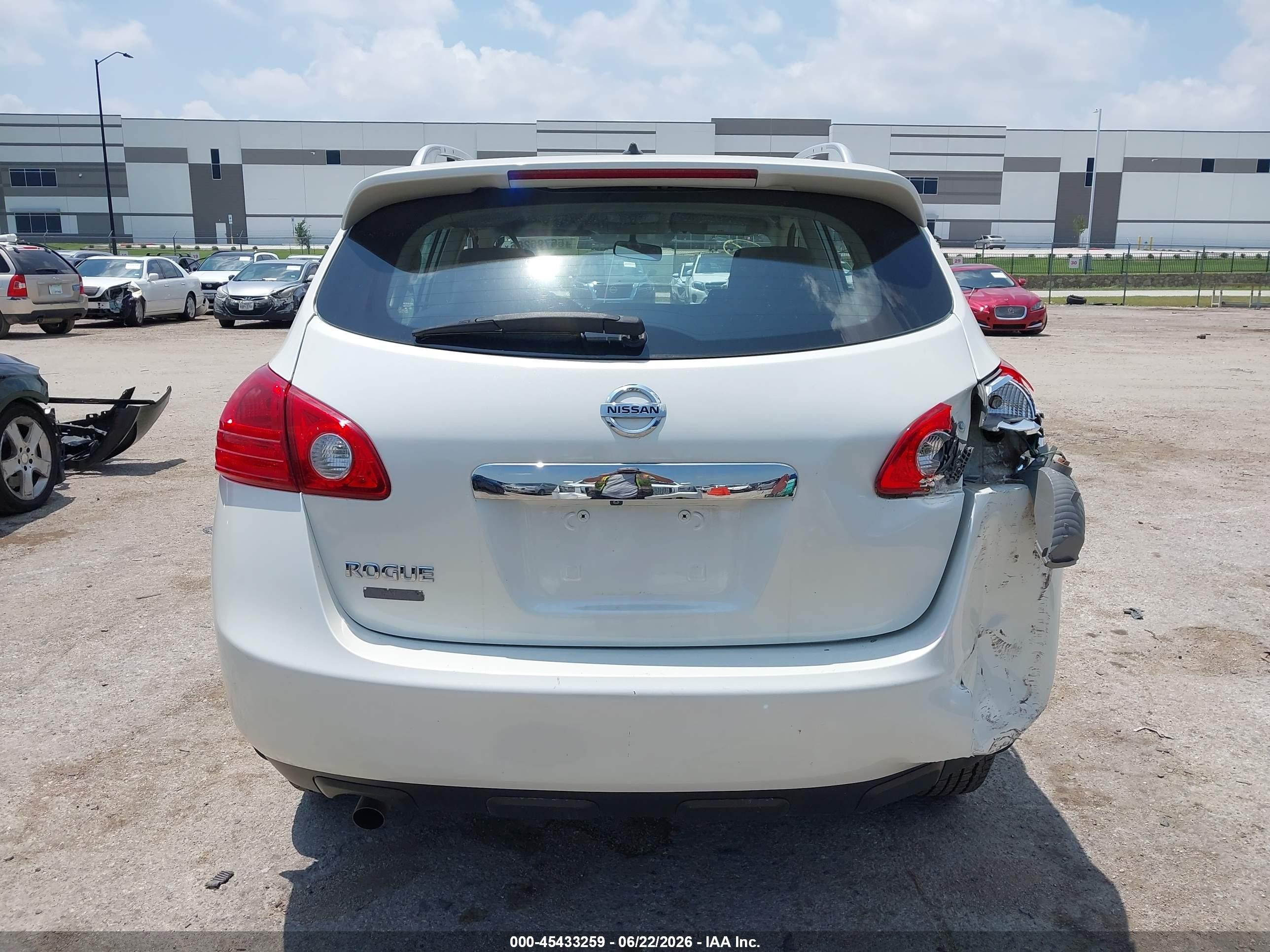 2015 Nissan Rogue Select S White vin: JN8AS5MT8FW651452