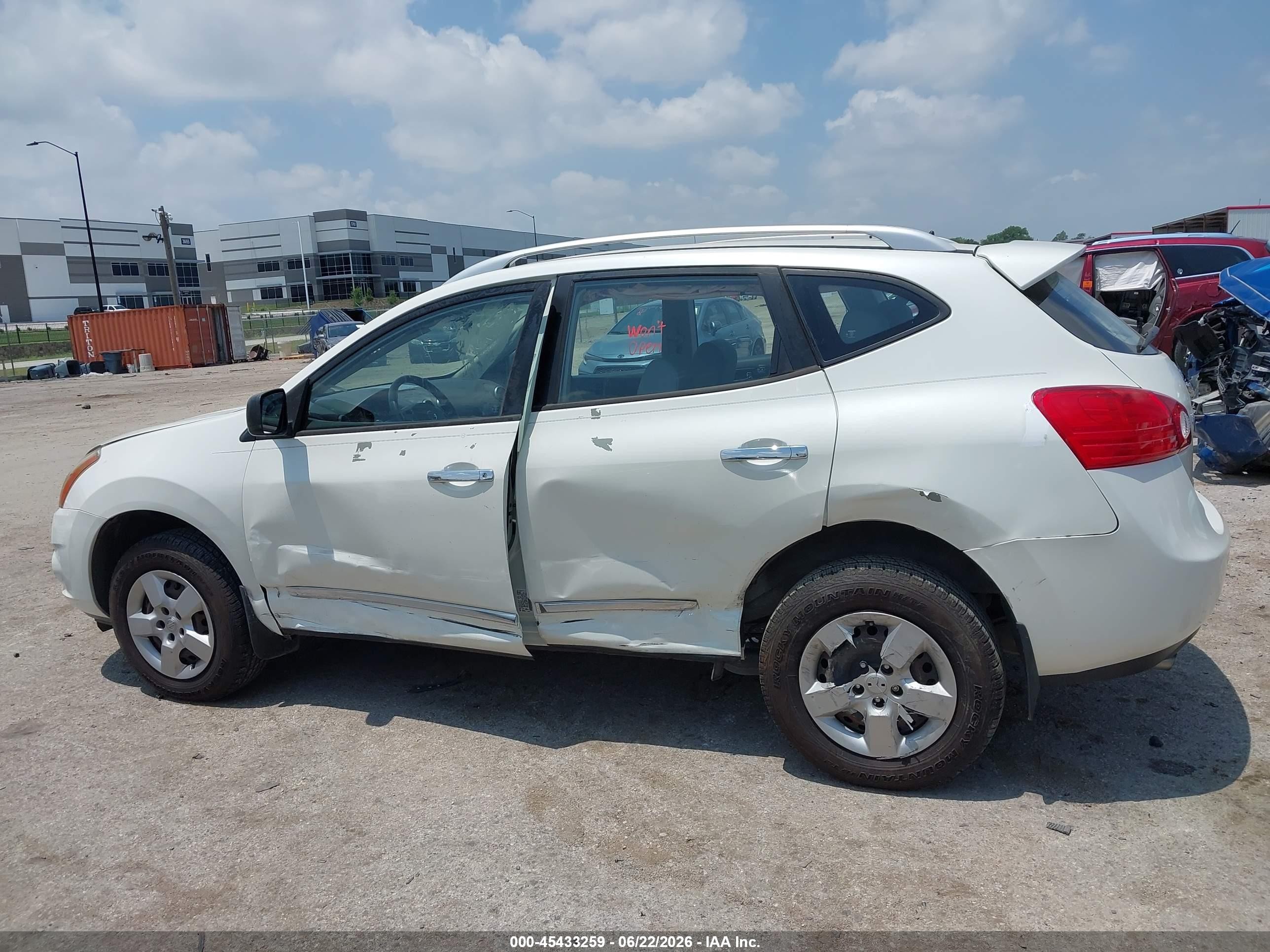 2015 Nissan Rogue Select S White vin: JN8AS5MT8FW651452