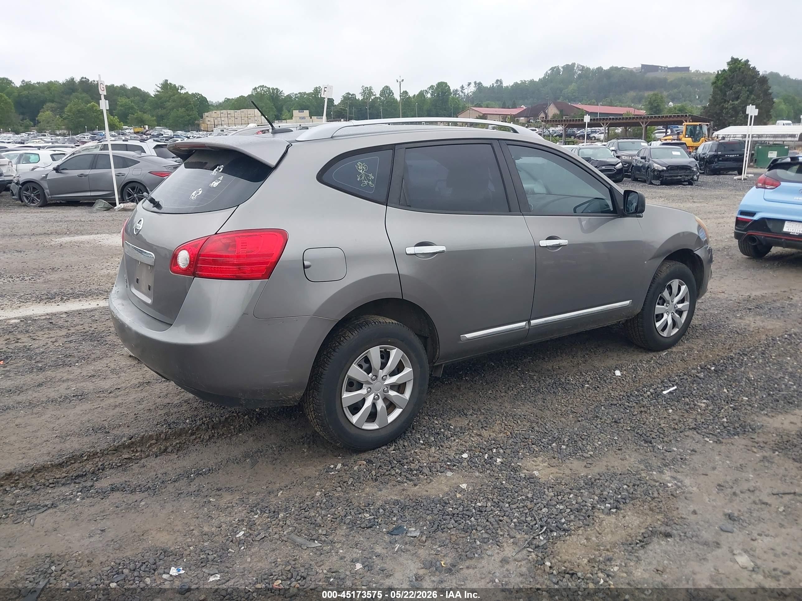 2015 Nissan Rogue Select S Champagne vin: JN8AS5MT8FW663715