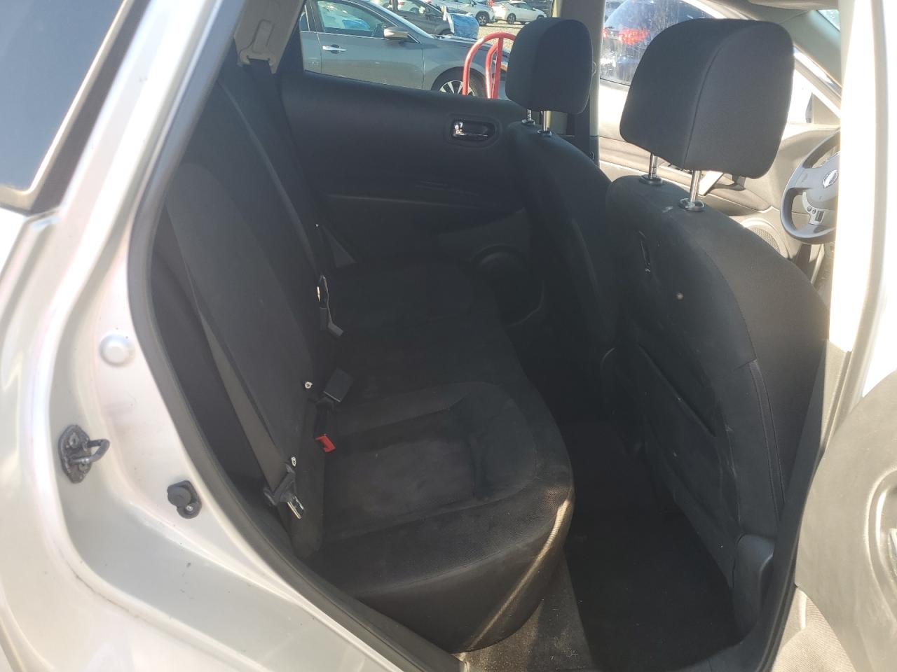 2015 Nissan Rogue Select S Серебряный vin: JN8AS5MT8FW664752