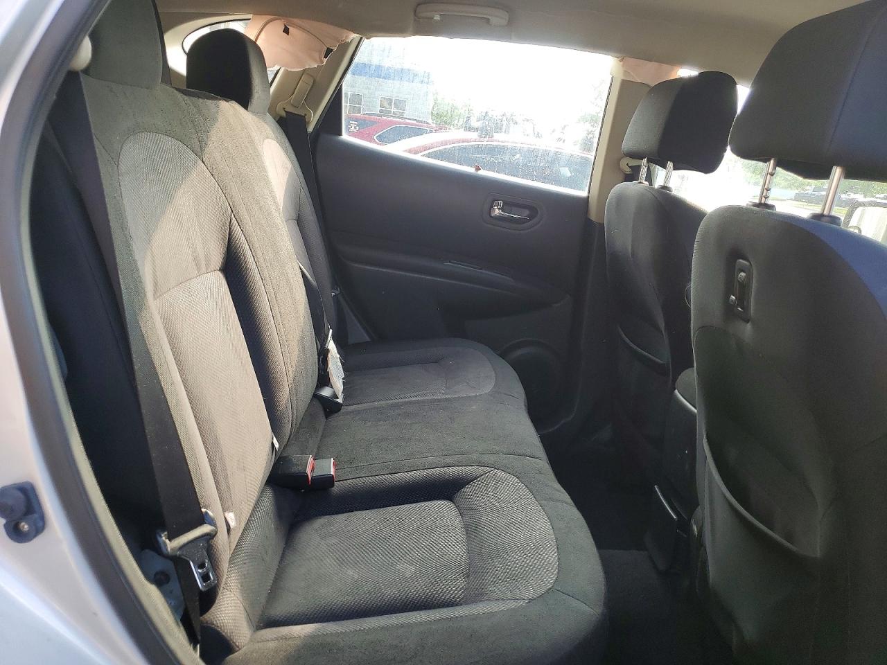 2014 Niss Rogue Silver vin: JN8AS5MT9EW615509