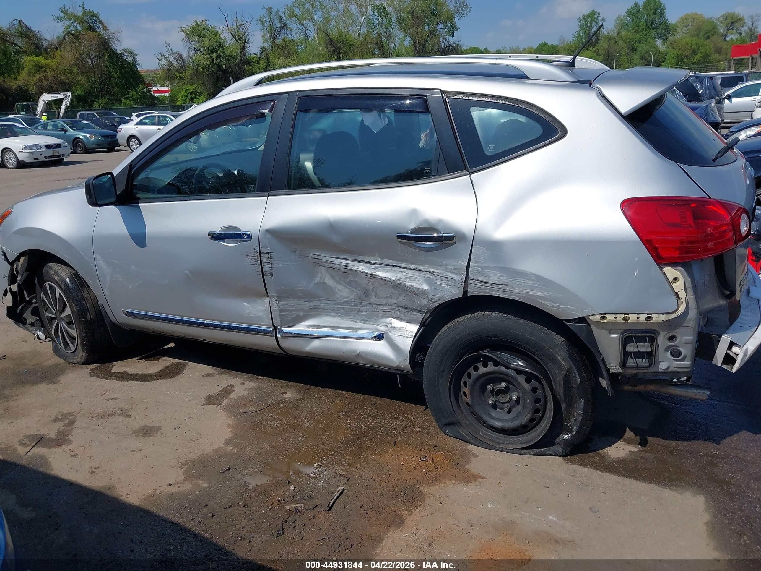 2014 Nissan Rogue Select S Silver vin: JN8AS5MT9EW620029