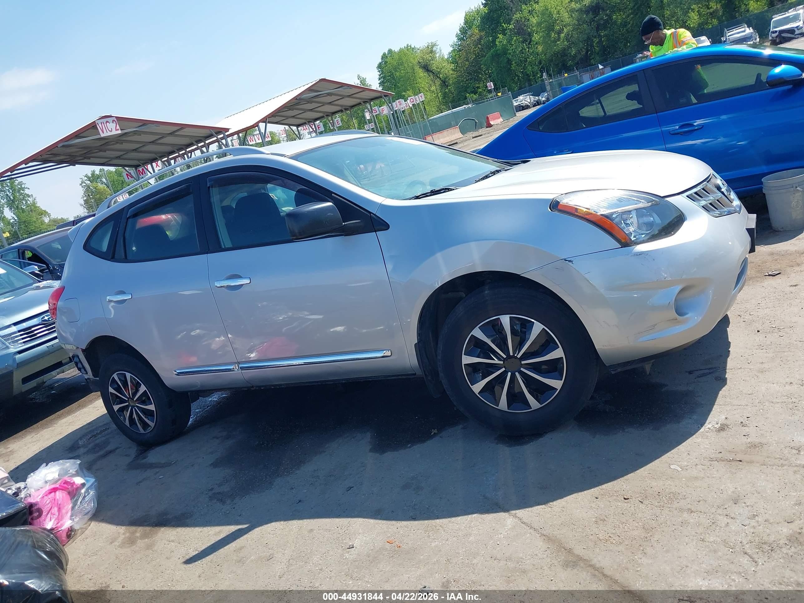 2014 Nissan Rogue Select S Silver vin: JN8AS5MT9EW620029