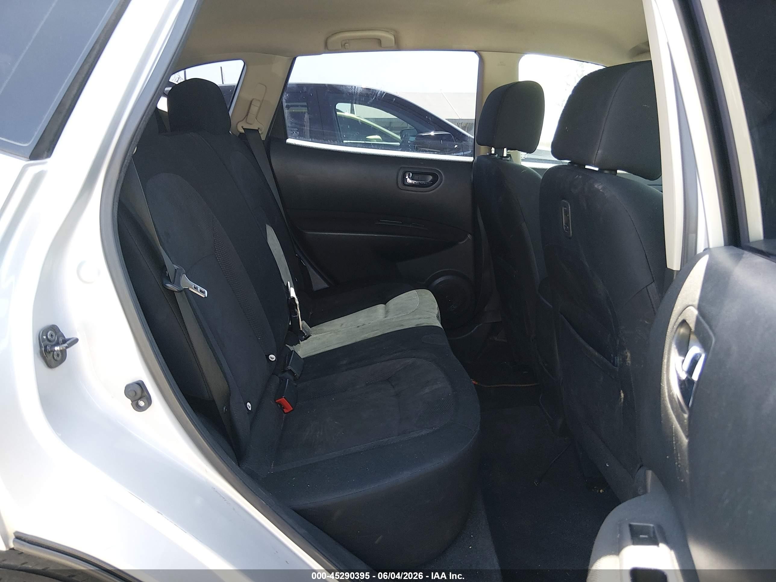 2014 Nissan Rogue Select S Silver vin: JN8AS5MT9EW625084