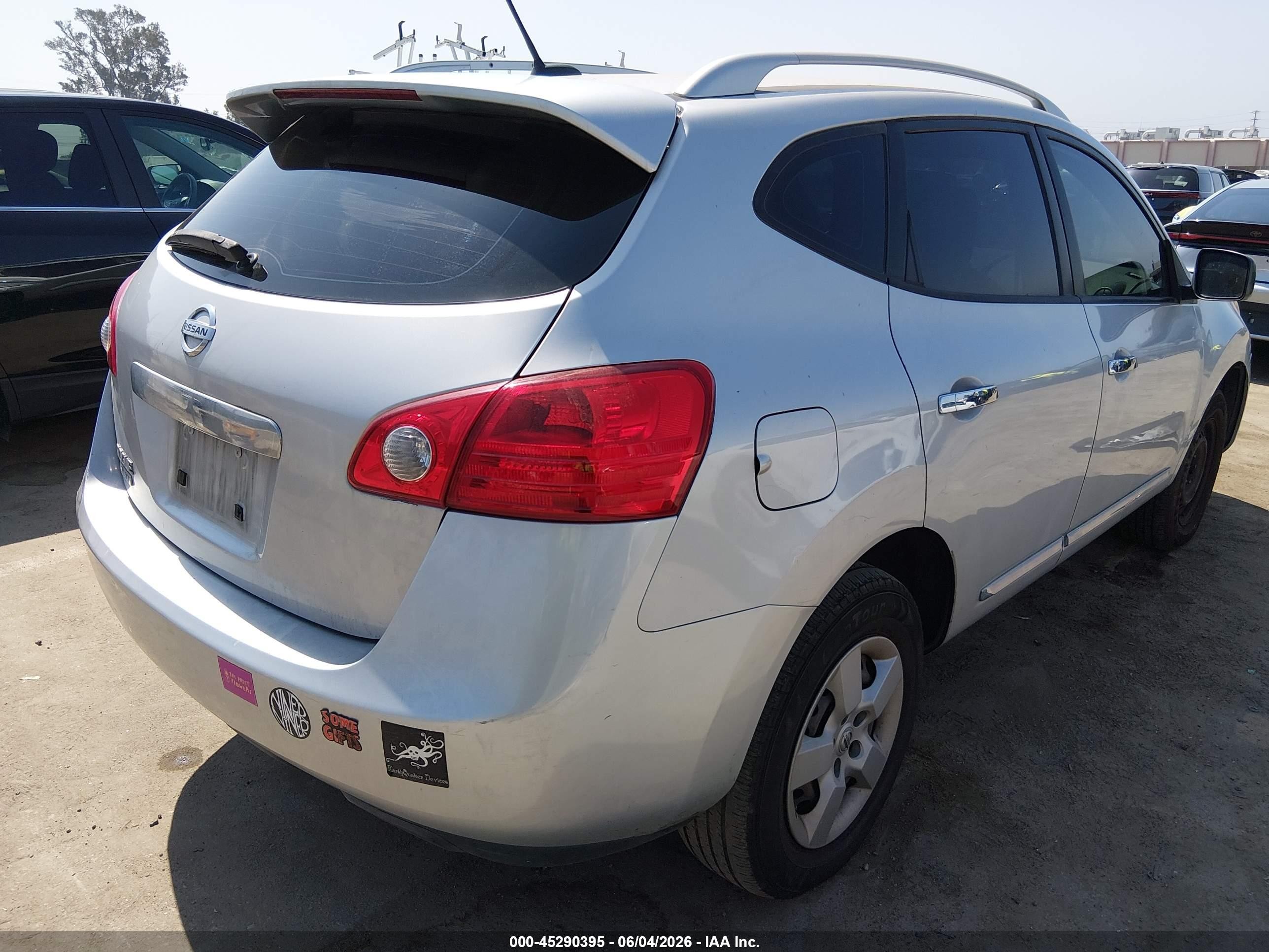 2014 Nissan Rogue Select S Silver vin: JN8AS5MT9EW625084