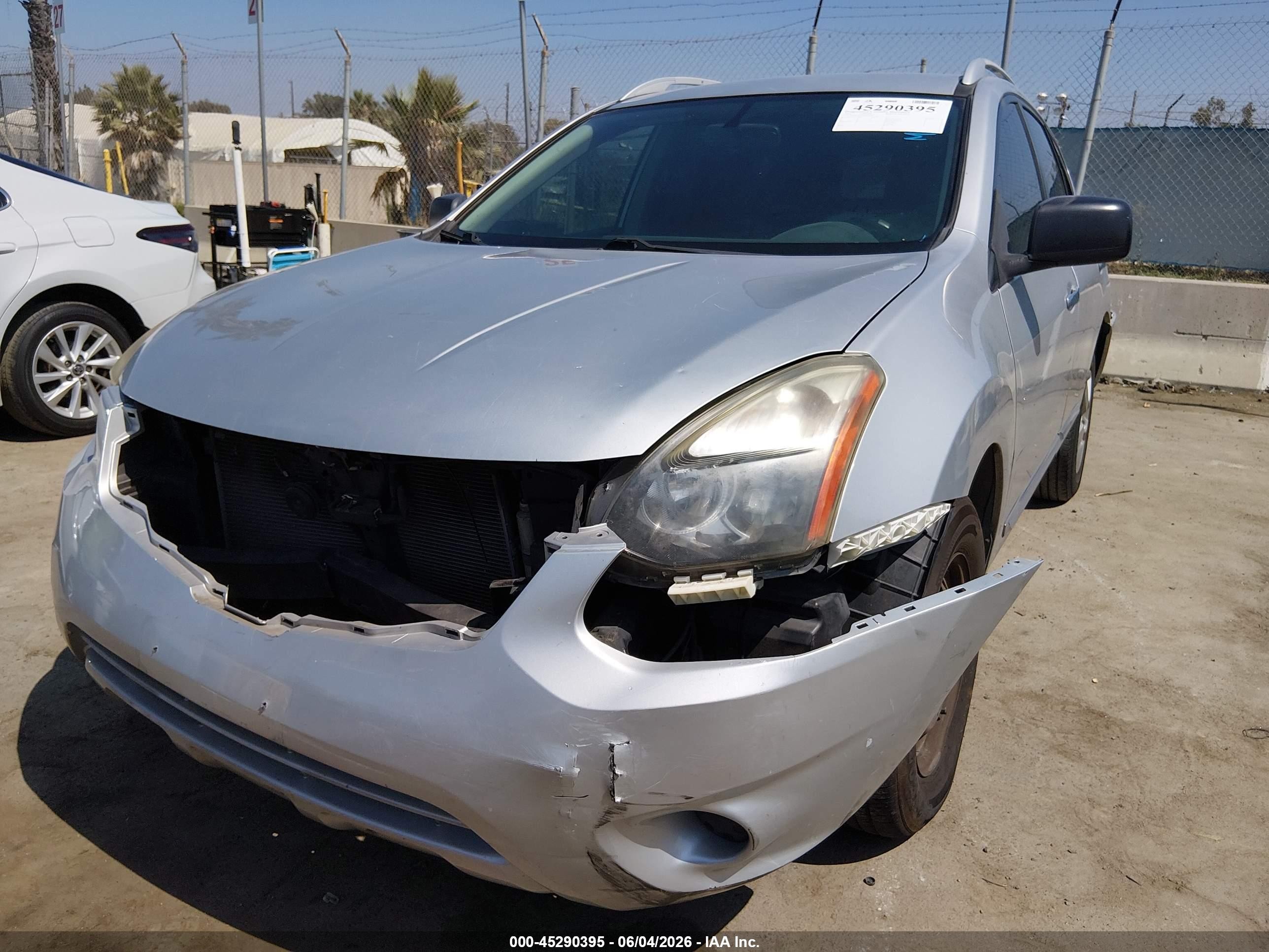 2014 Nissan Rogue Select S Silver vin: JN8AS5MT9EW625084