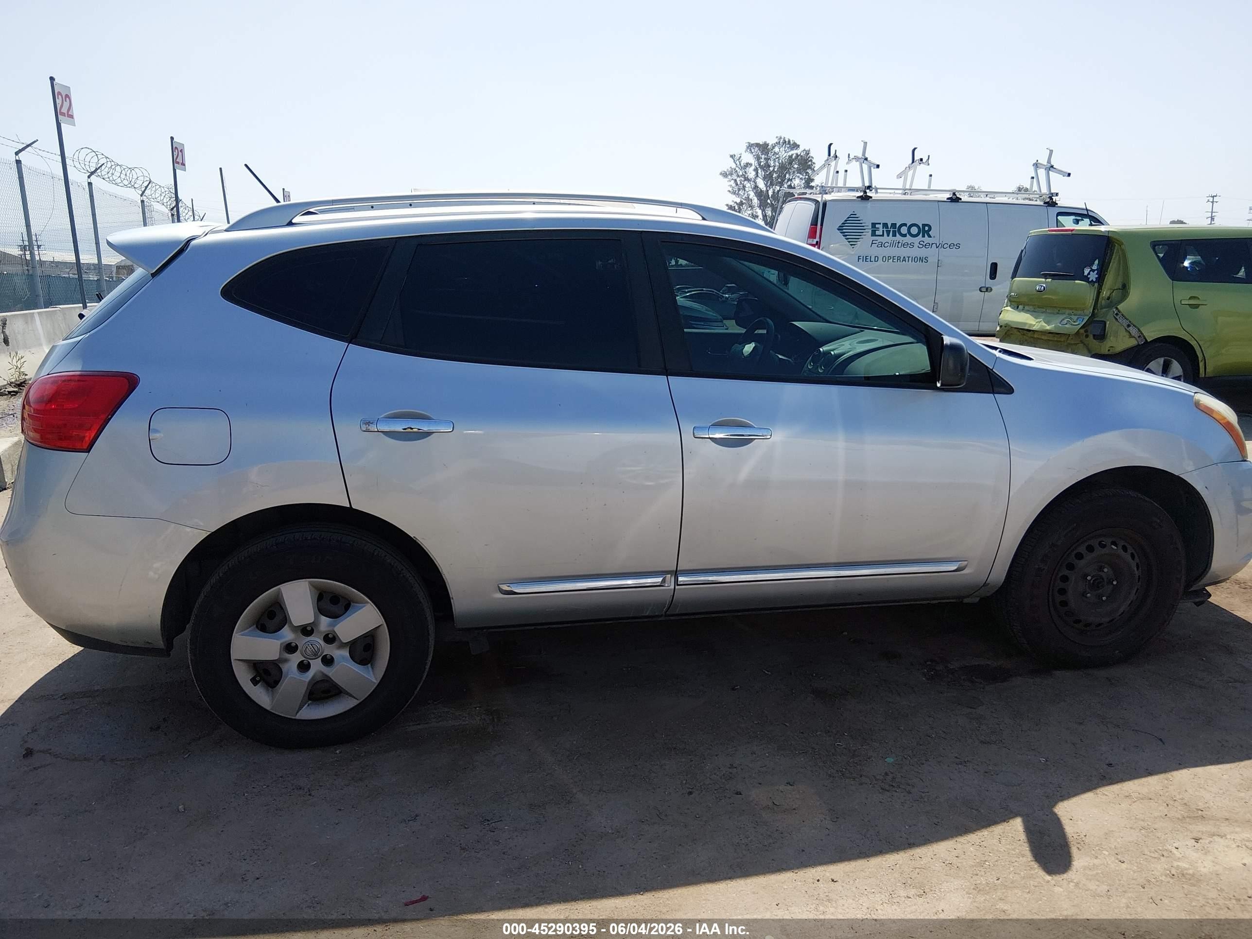 2014 Nissan Rogue Select S Silver vin: JN8AS5MT9EW625084