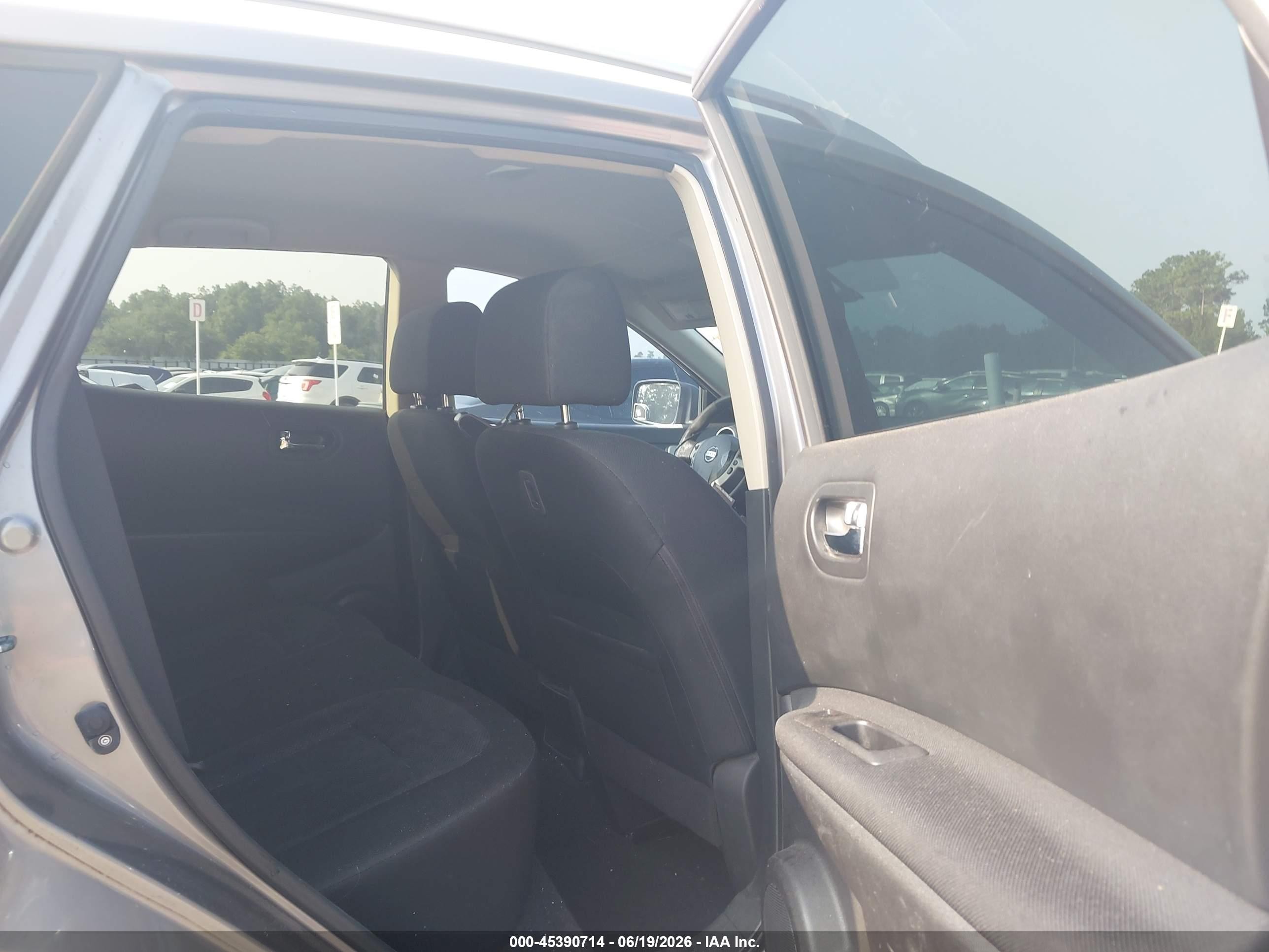 2015 Nissan Rogue Select S Silver vin: JN8AS5MT9FW665084
