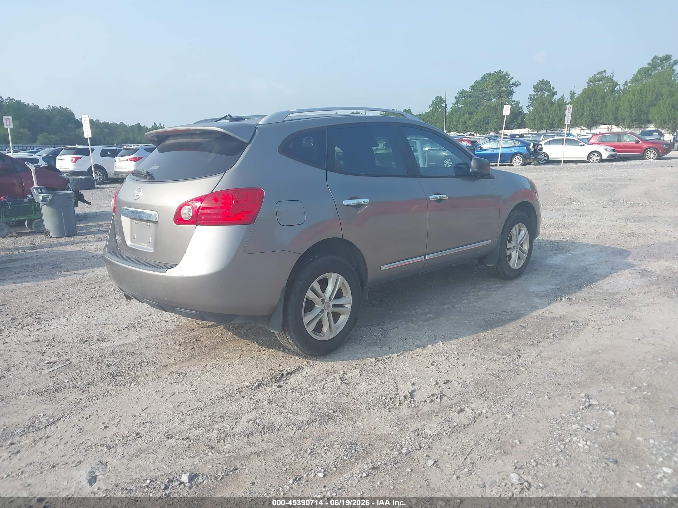 2015 Nissan Rogue Select S Silver vin: JN8AS5MT9FW665084