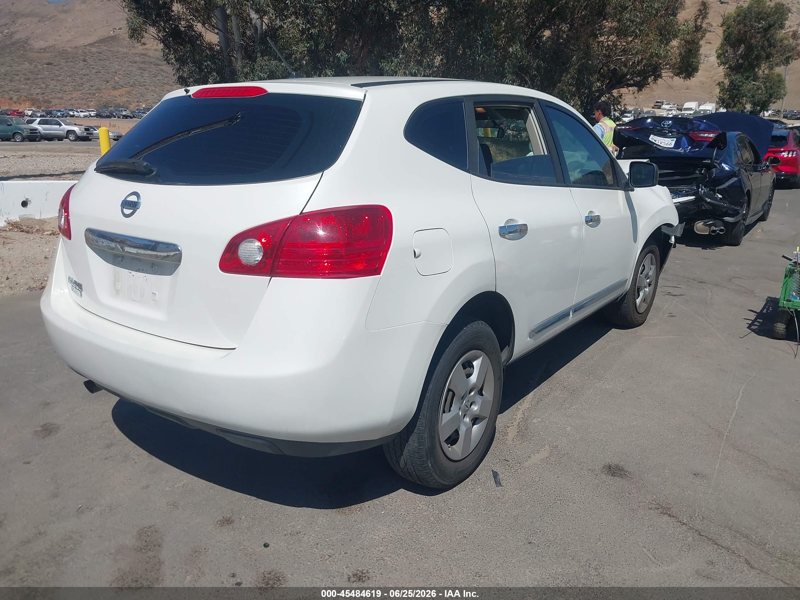 2015 Nissan Rogue Select S White vin: JN8AS5MT9FW666848