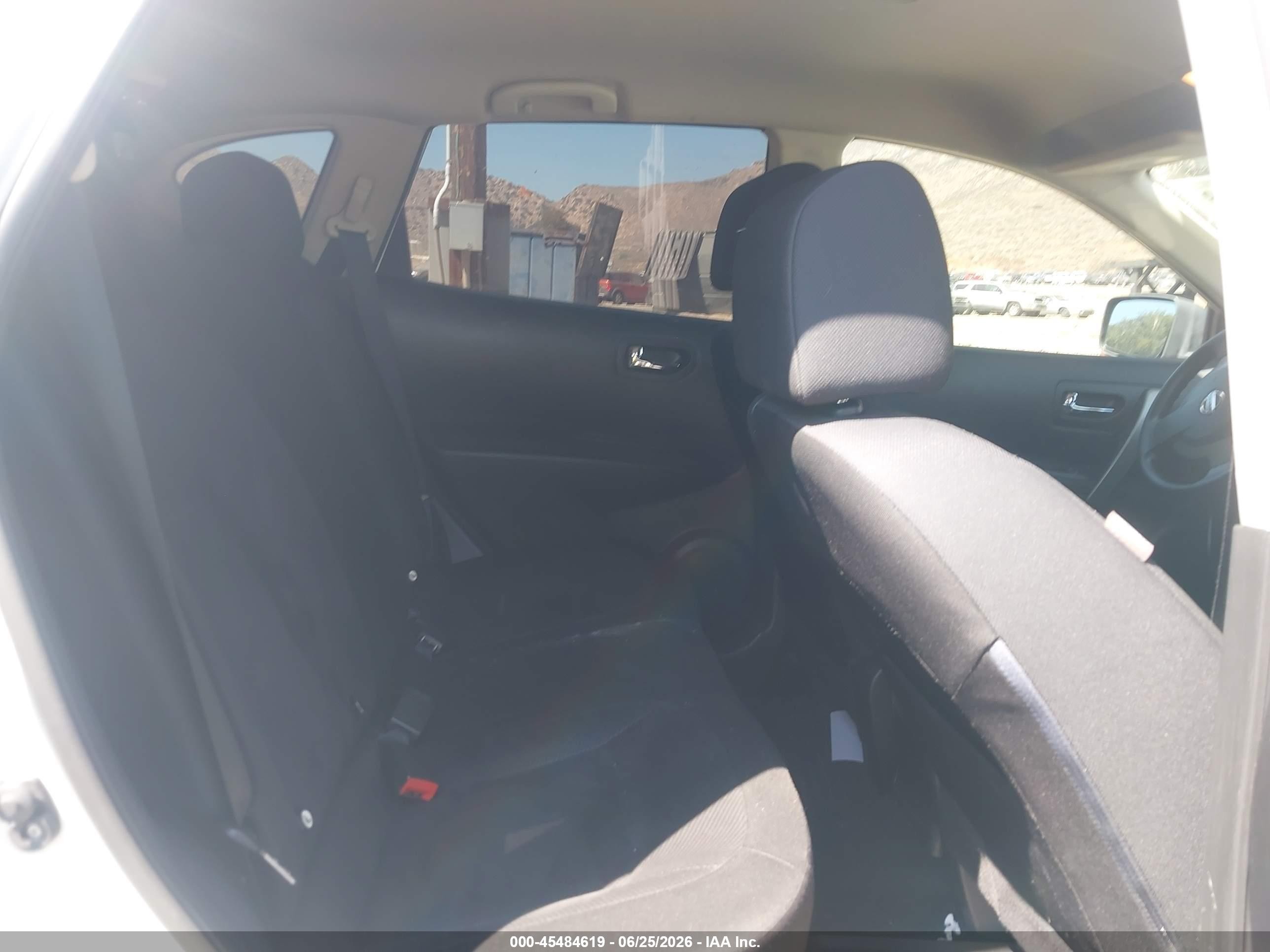 2015 Nissan Rogue Select S White vin: JN8AS5MT9FW666848
