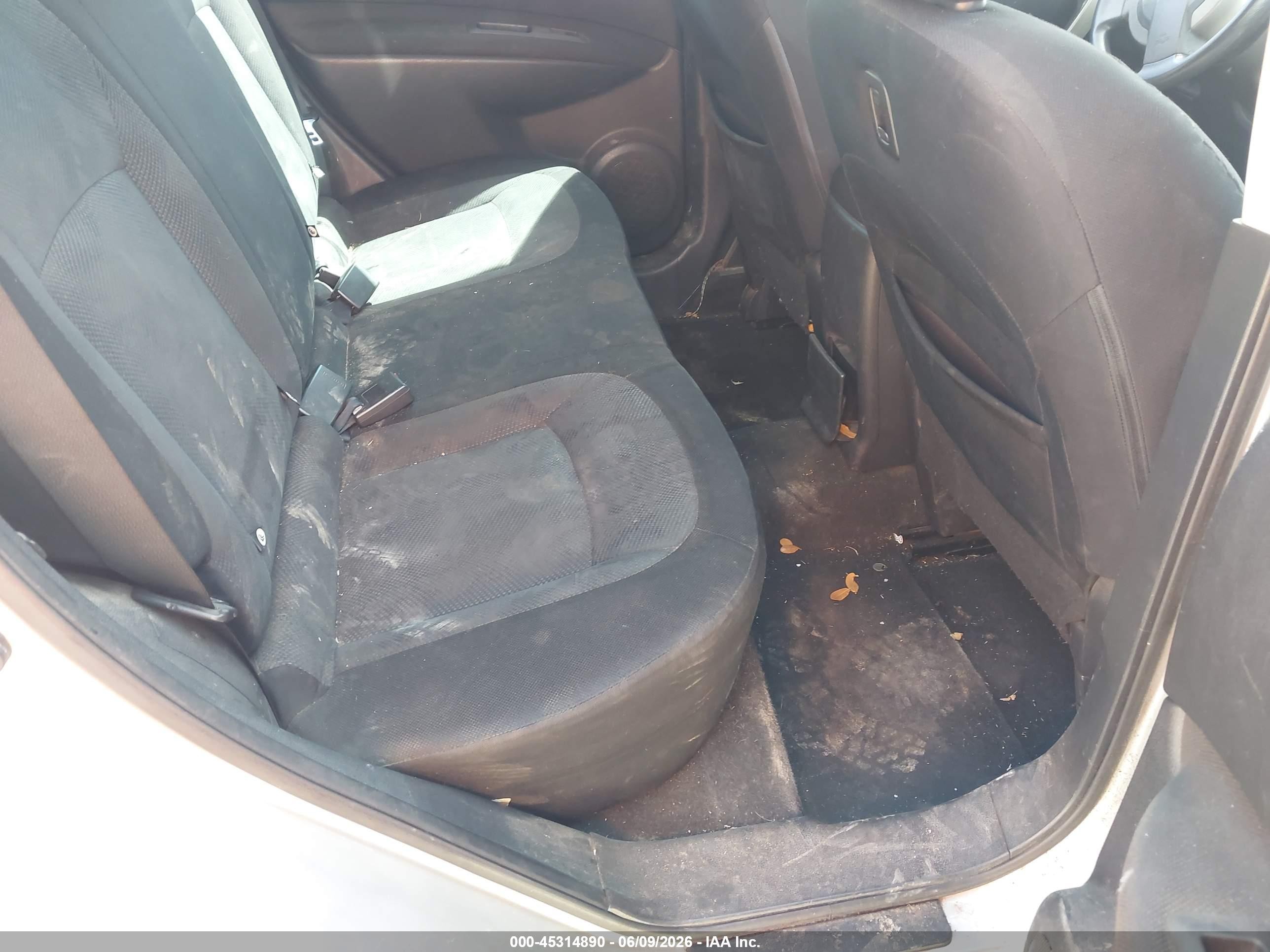 2011 Nissan Rogue S Silver vin: JN8AS5MTXBW575047