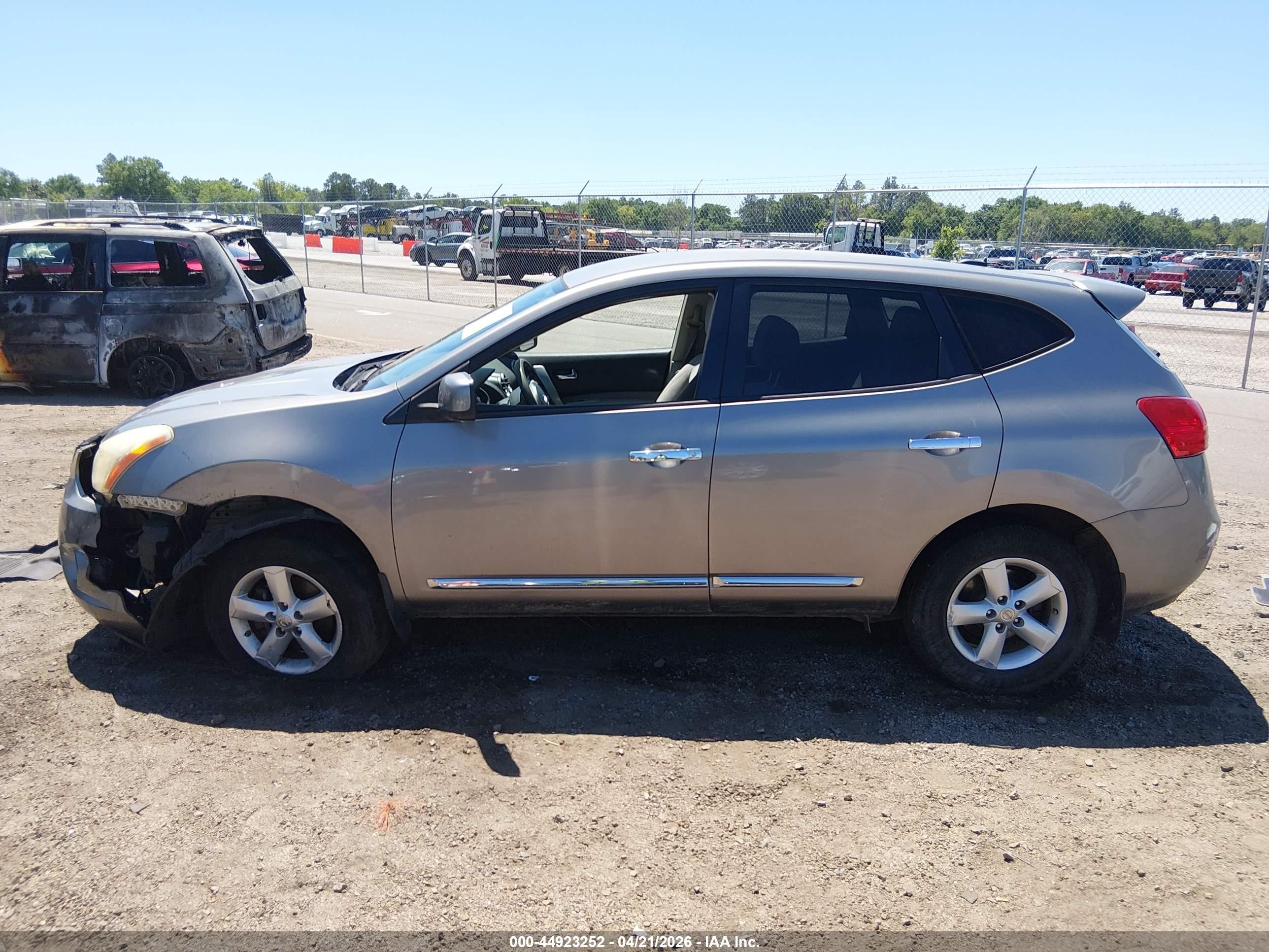 2013 Nissan Rogue S Серый vin: JN8AS5MTXDW001535