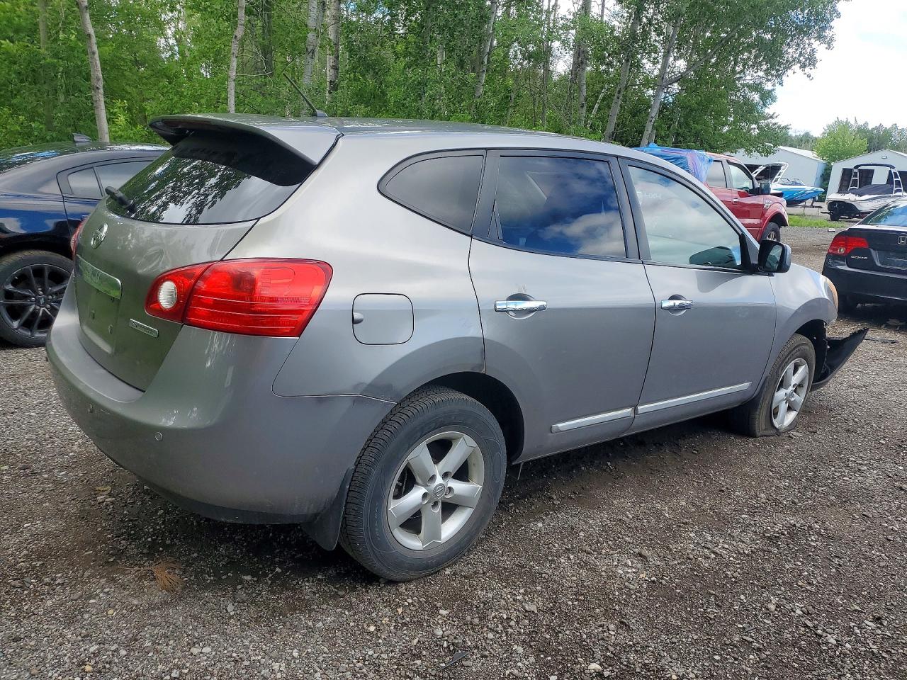 2013 Nissan Rouge Silver vin: JN8AS5MTXDW007982