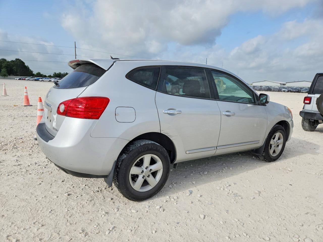 2013 Nissan Rogue S Silver vin: JN8AS5MTXDW038973