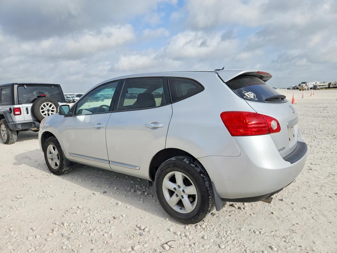 2013 Nissan Rogue S Silver vin: JN8AS5MTXDW038973