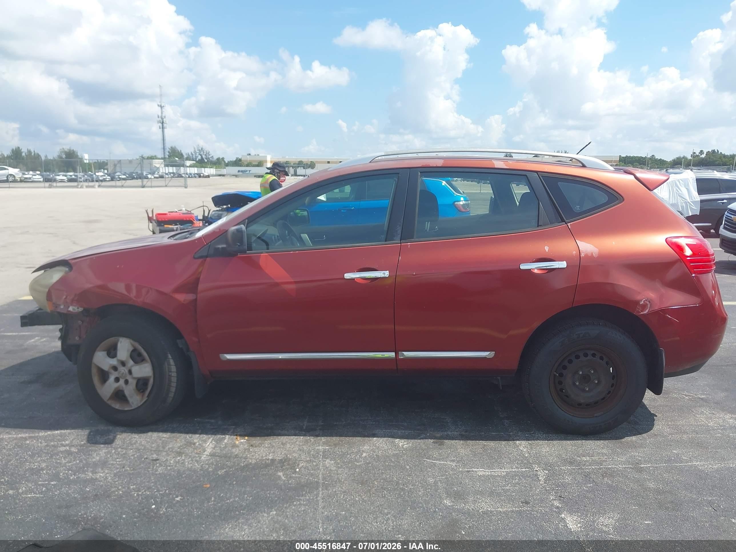 2014 Nissan Rogue Select S Red vin: JN8AS5MTXEW619391