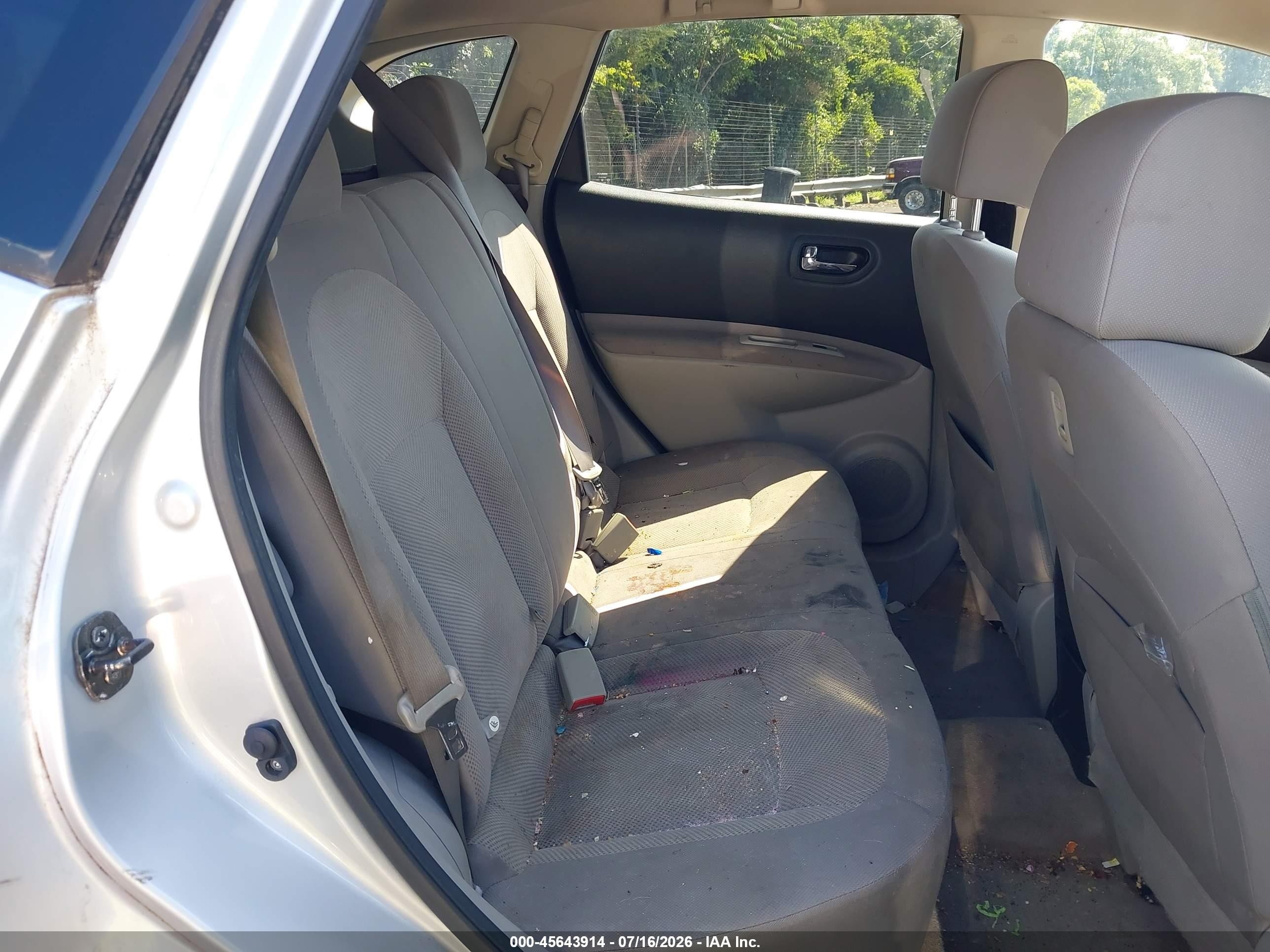 2015 Nissan Rogue Select S Silver vin: JN8AS5MTXFW650934
