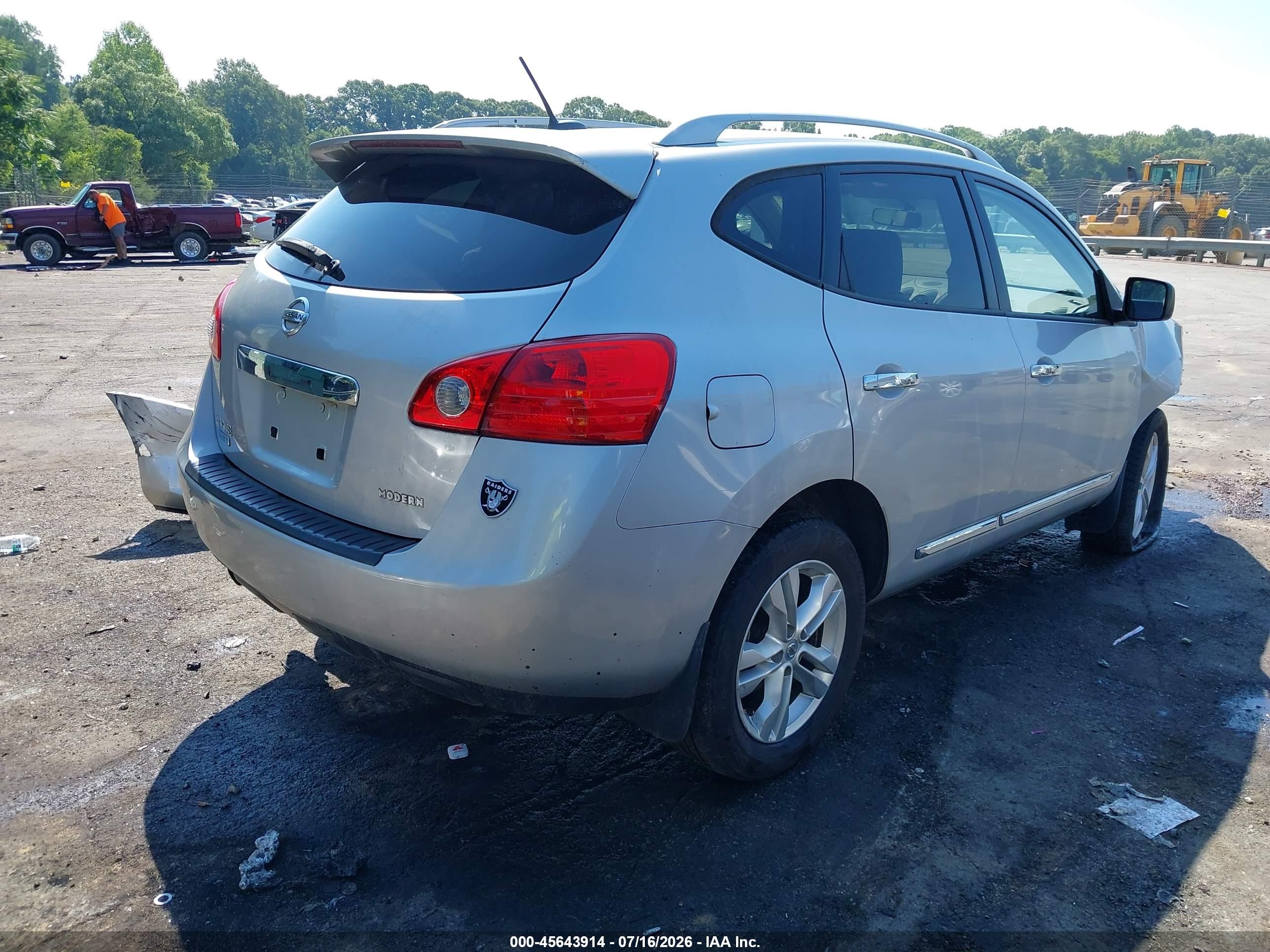 2015 Nissan Rogue Select S Silver vin: JN8AS5MTXFW650934