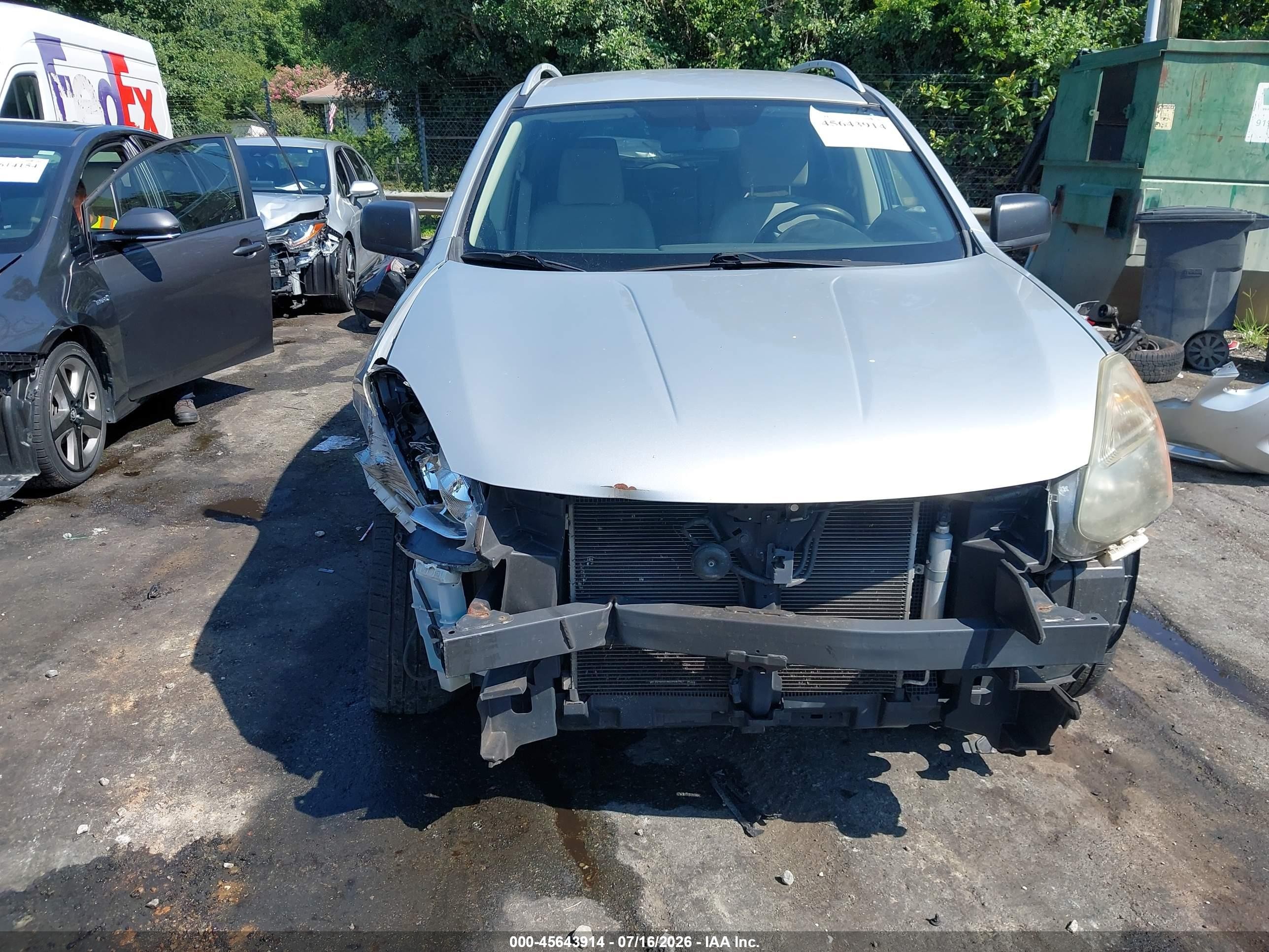 2015 Nissan Rogue Select S Silver vin: JN8AS5MTXFW650934
