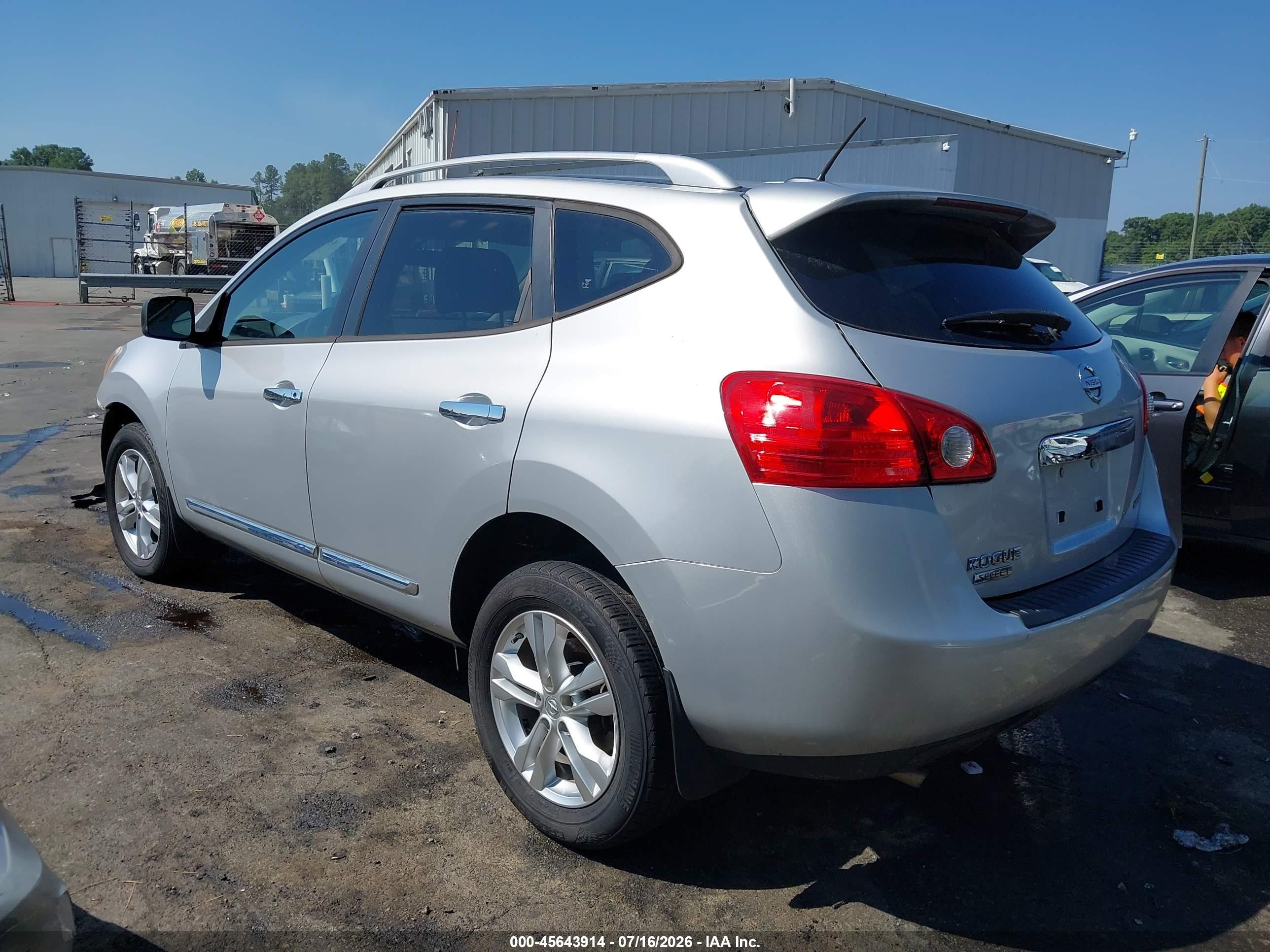 2015 Nissan Rogue Select S Silver vin: JN8AS5MTXFW650934