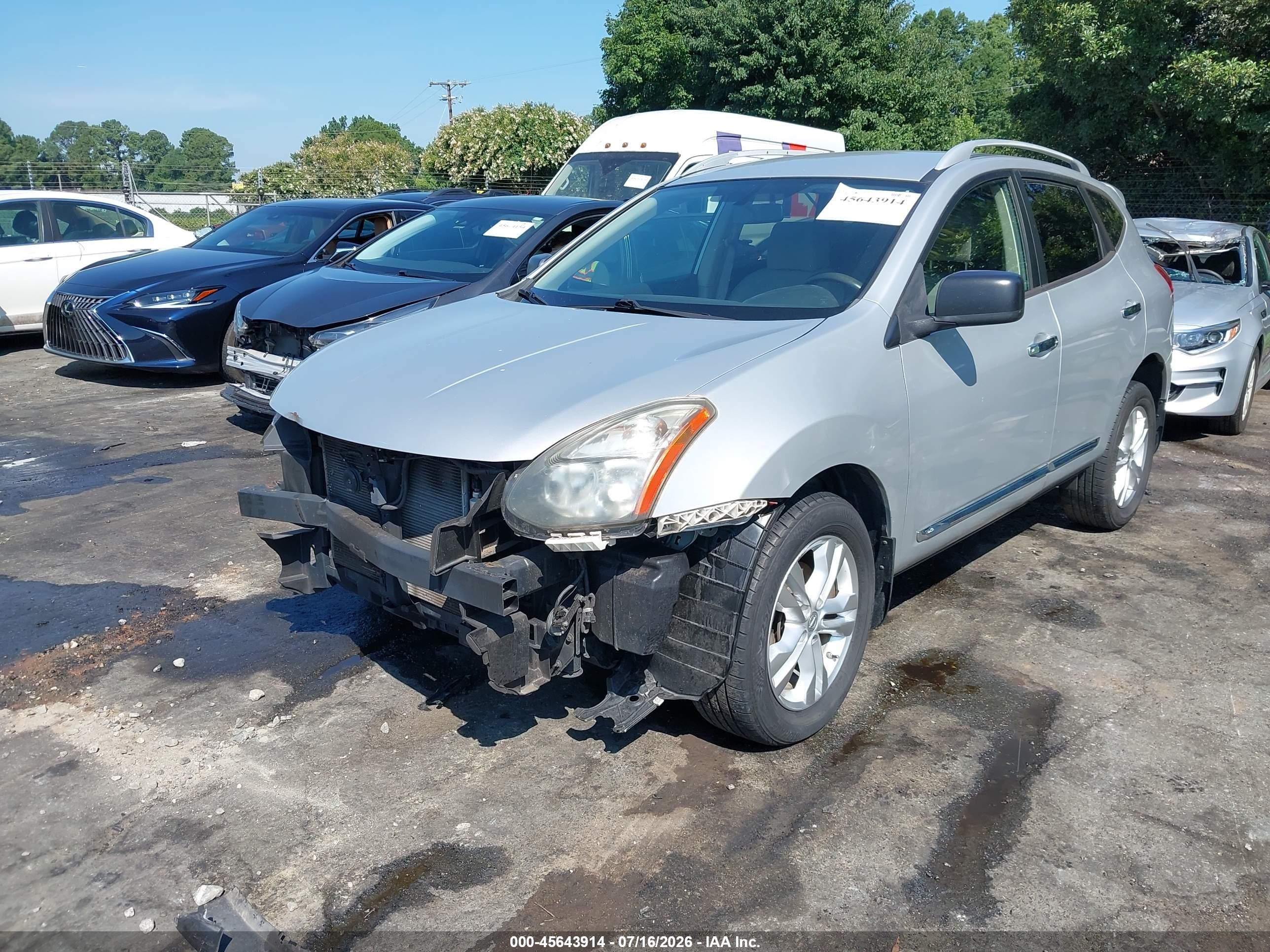 2015 Nissan Rogue Select S Silver vin: JN8AS5MTXFW650934