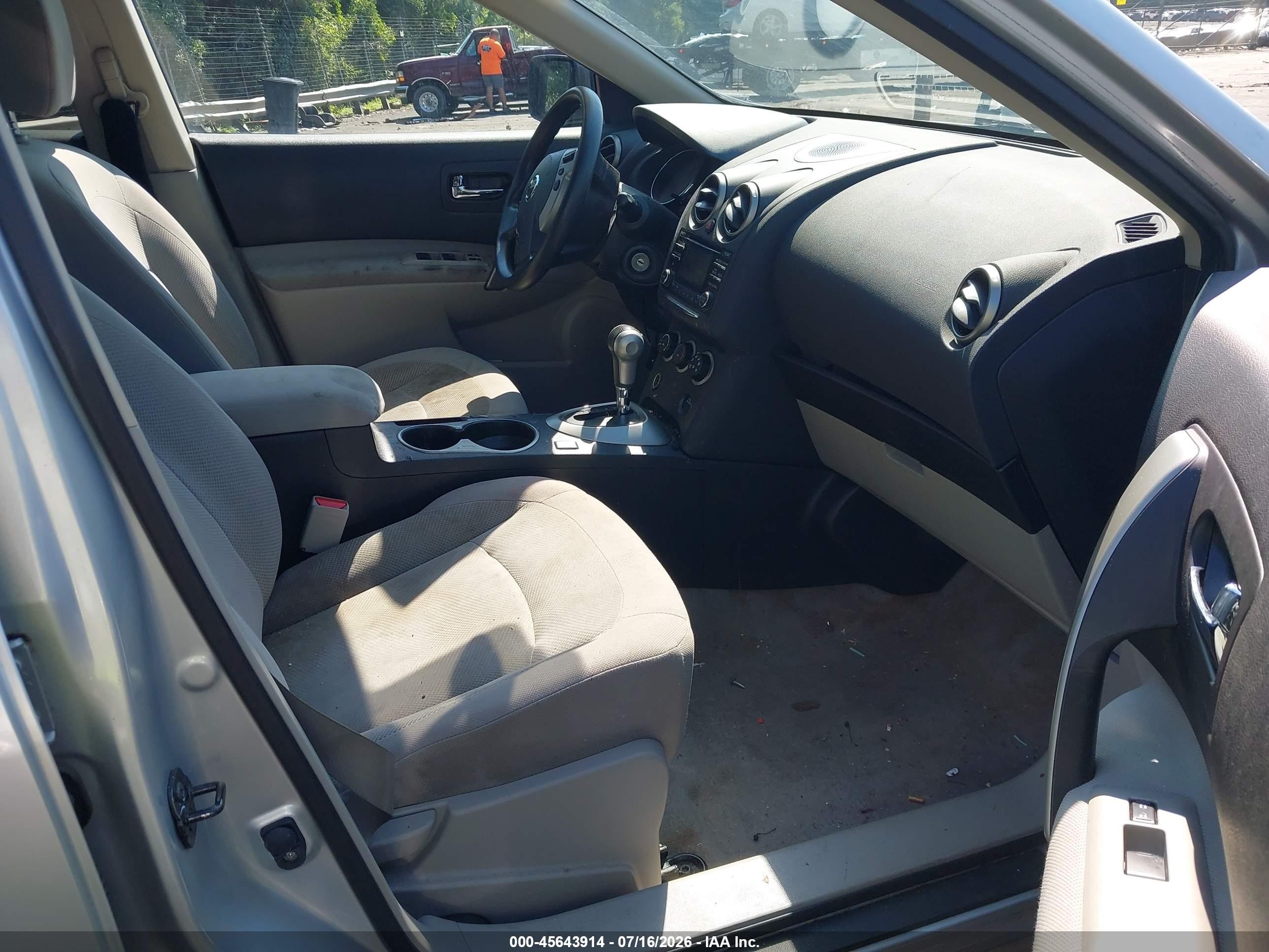 2015 Nissan Rogue Select S Silver vin: JN8AS5MTXFW650934