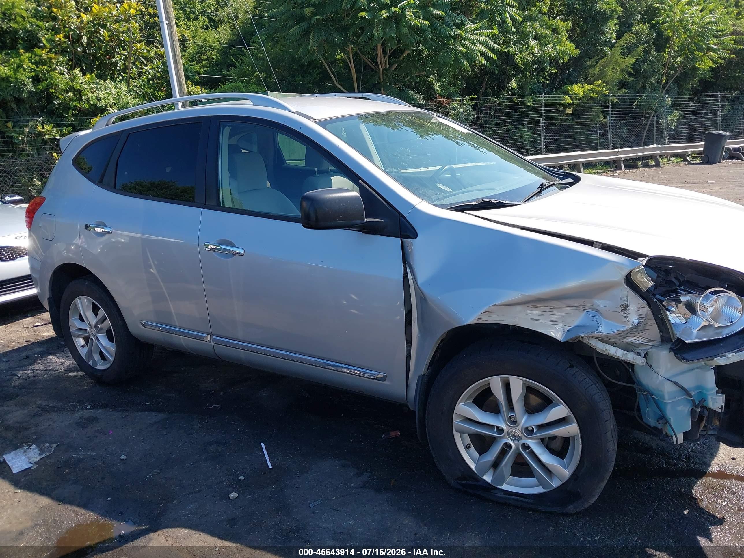 2015 Nissan Rogue Select S Silver vin: JN8AS5MTXFW650934