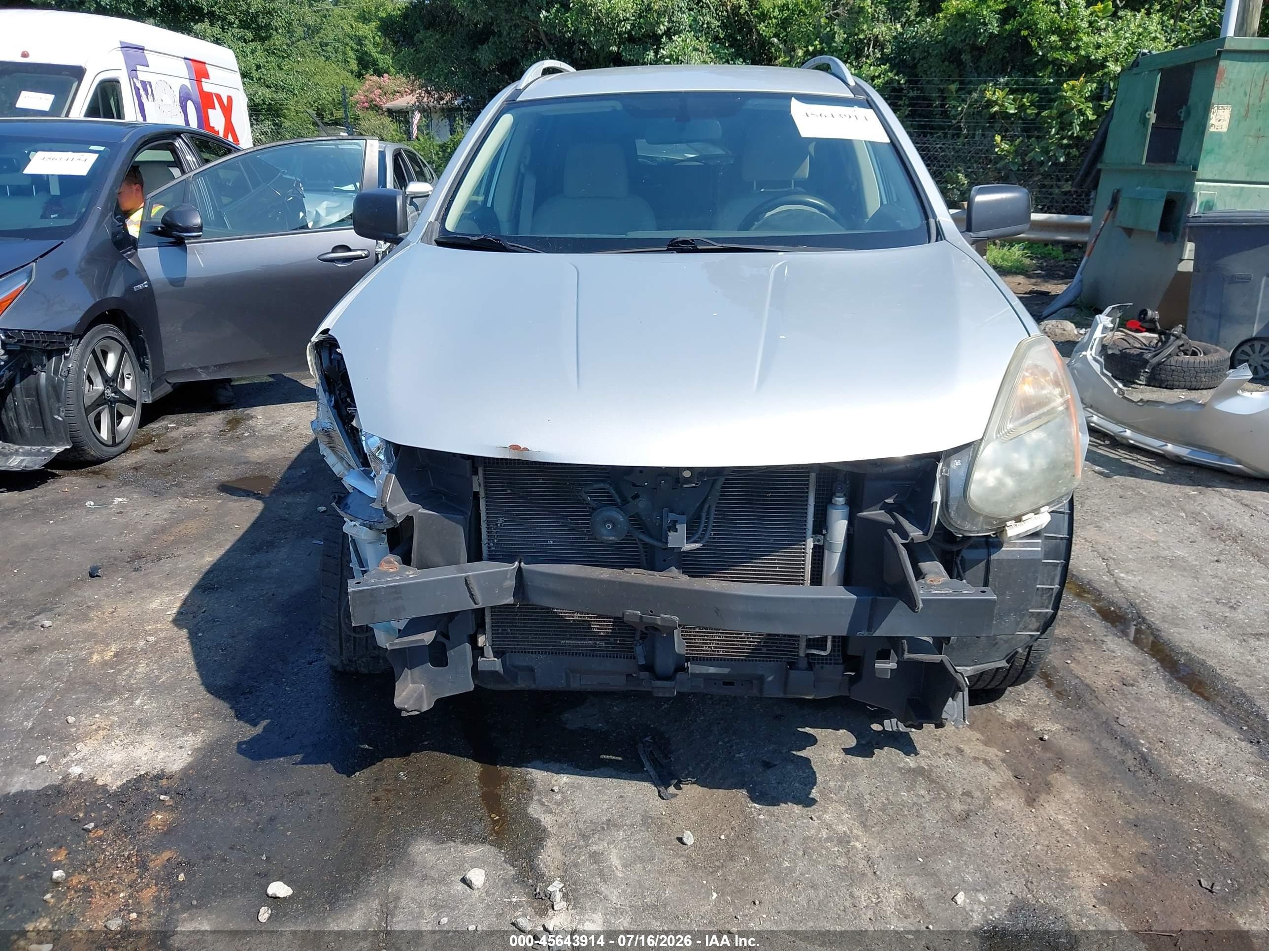 2015 Nissan Rogue Select S Silver vin: JN8AS5MTXFW650934