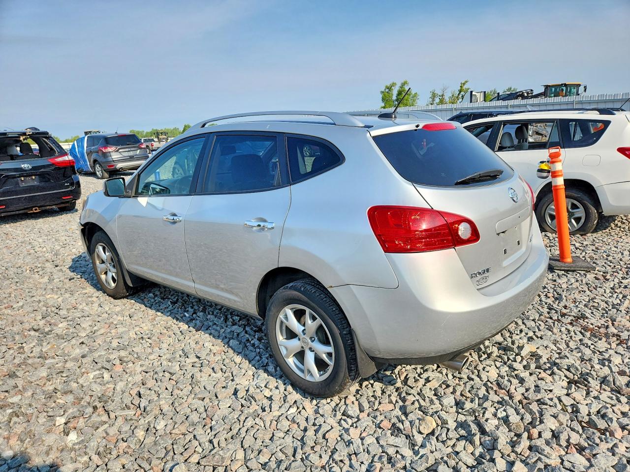 2010 Nissan Rogue S Silver vin: JN8AS5MV0AW142448